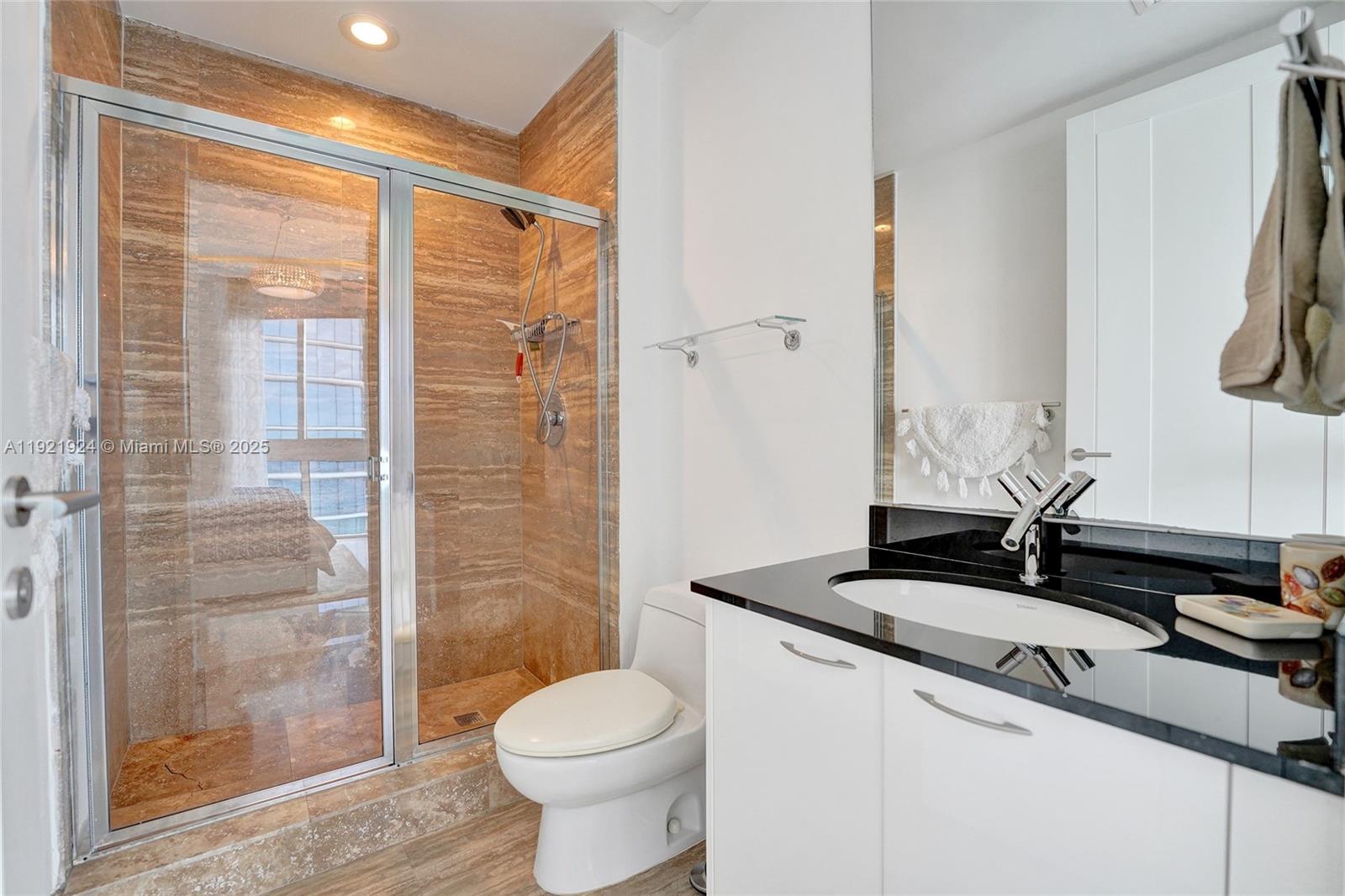 1601 3 / 4 2928 кв.футов $ 2025-11-27 0 Фото