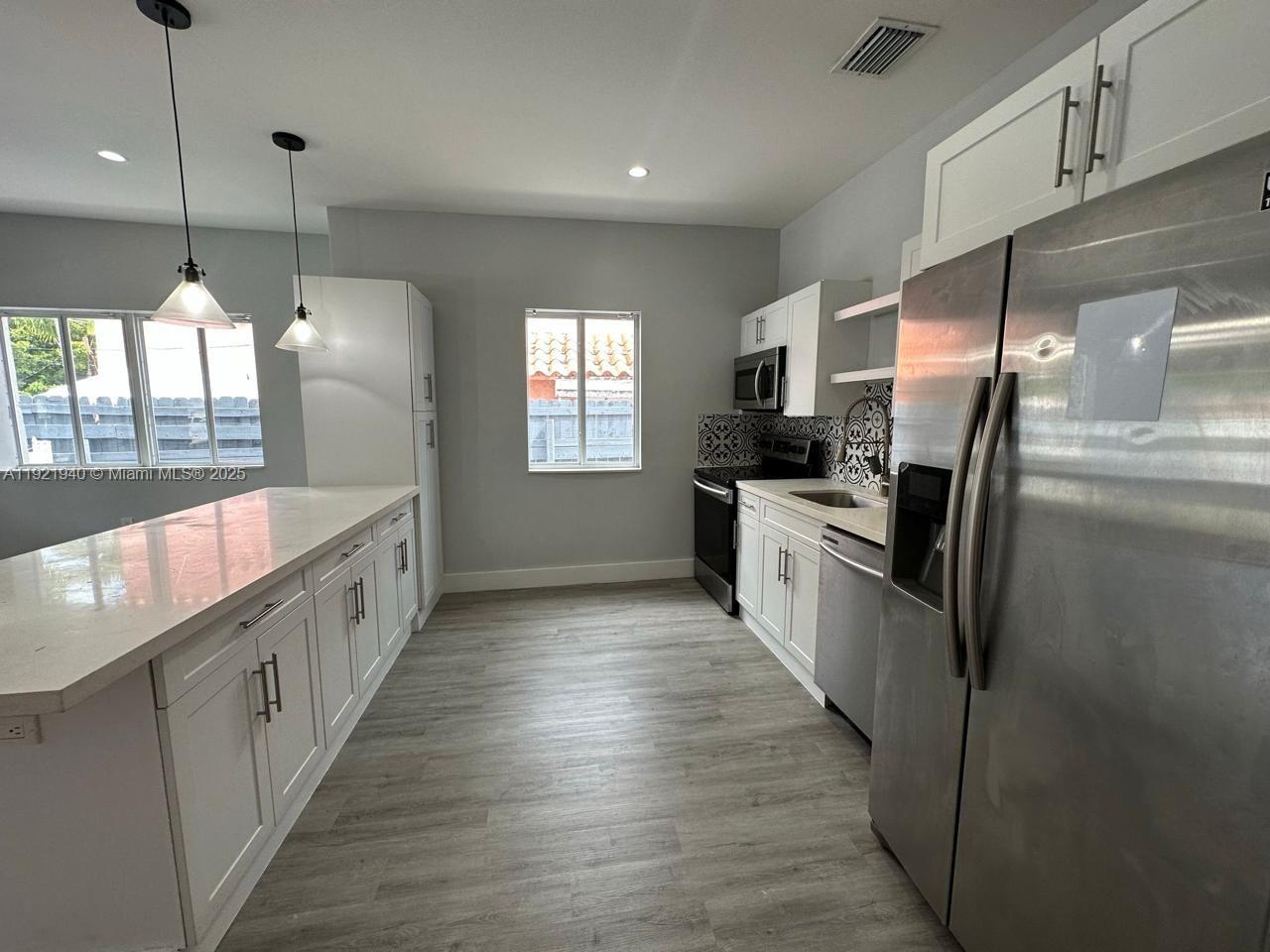 See details / 1908 sq. ft. $ 2025-11-28 0 Photo