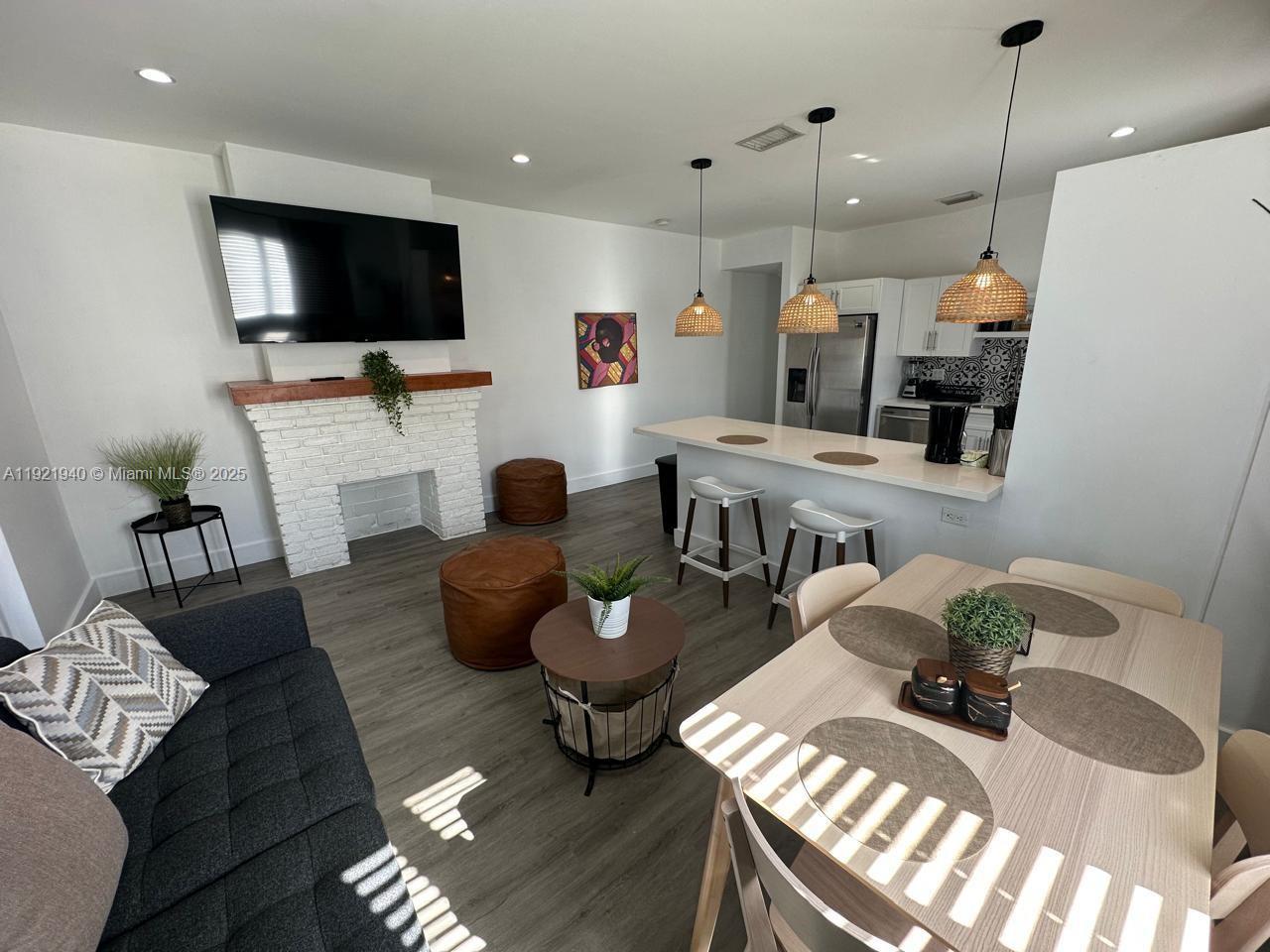 See details / 1908 sq. ft. $ 2025-11-28 0 Photo