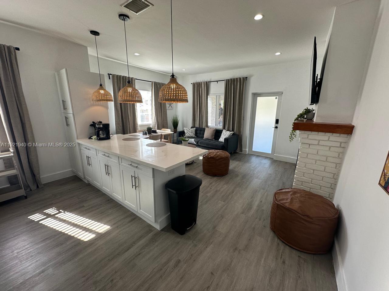 See details / 1908 sq. ft. $ 2025-11-28 0 Photo