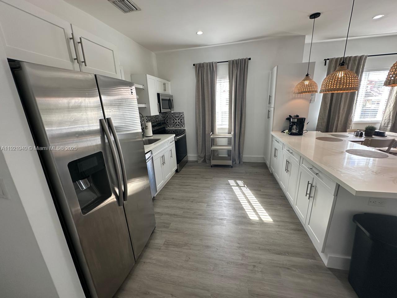 See details / 1908 sq. ft. $ 2025-11-28 0 Photo