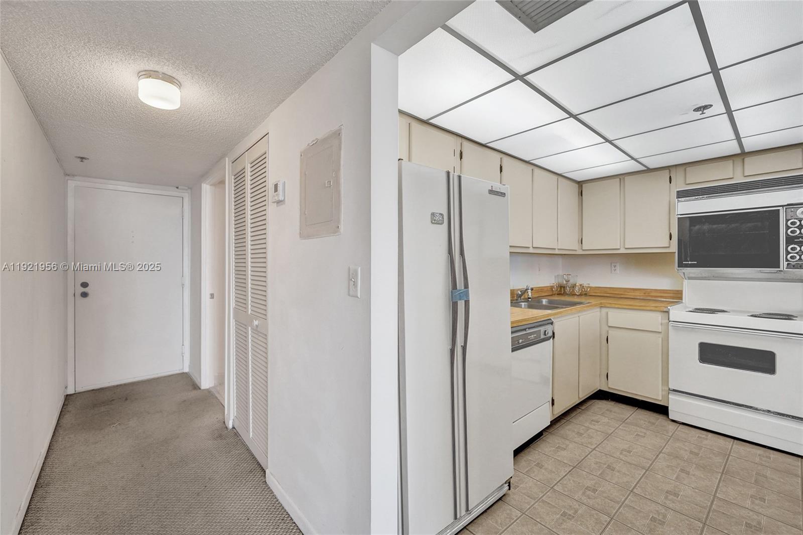 1715 0 / 1 762 sq. ft. $ 2025-11-28 0 foto