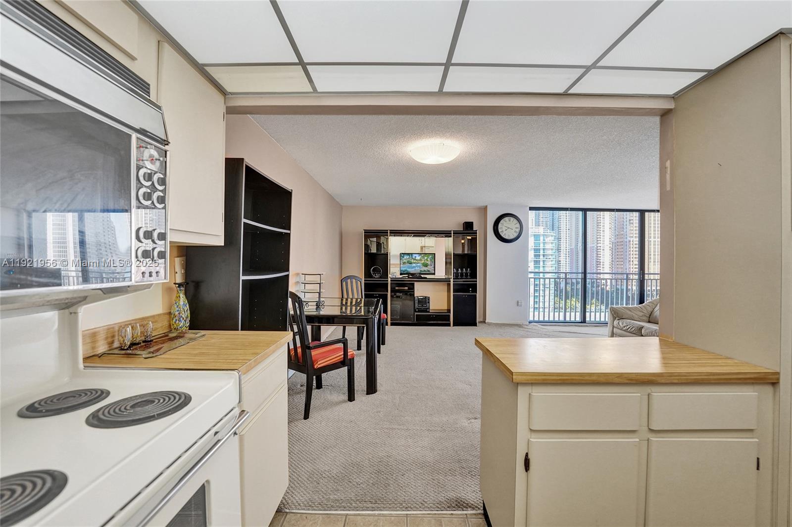 1715 0 / 1 762 sq. ft. $ 2025-11-28 0 foto