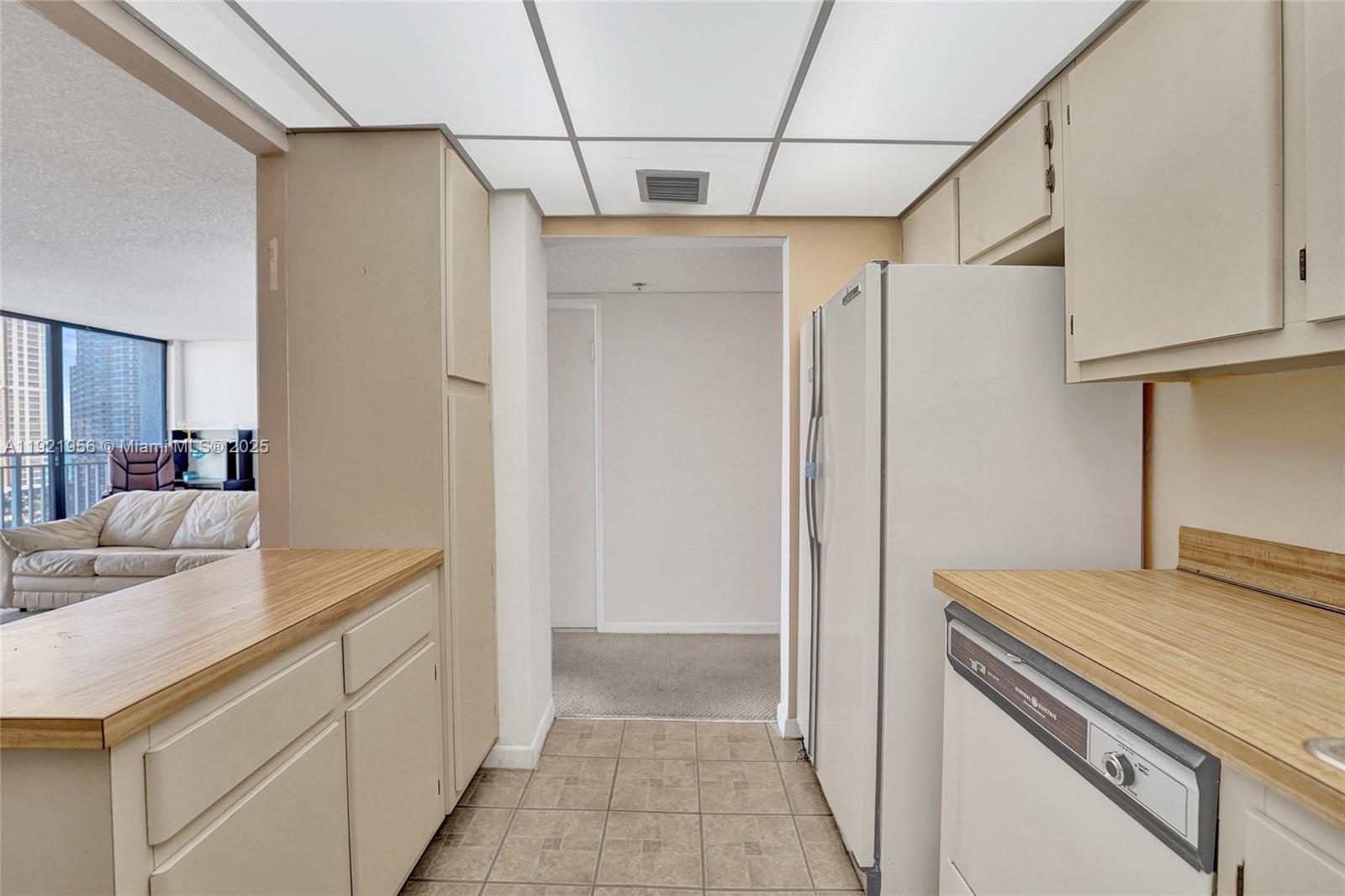 1715 0 / 1 762 sq. ft. $ 2025-11-28 0 foto