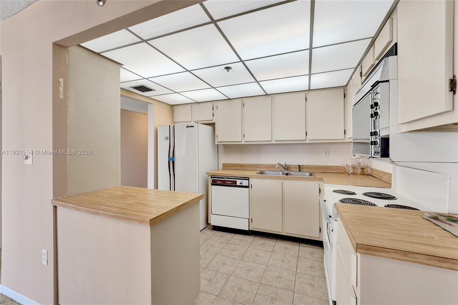 1715 0 / 1 762 sq. ft. $ 2025-11-28 0 foto