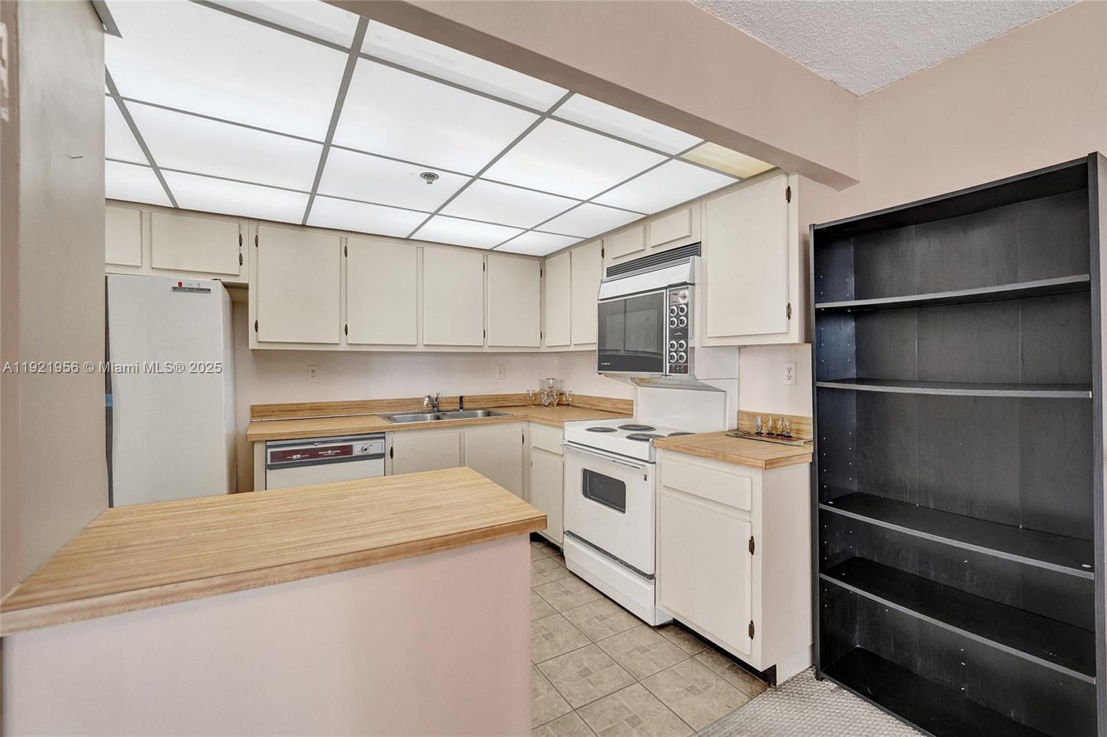 1715 0 / 1 762 sq. ft. $ 2025-11-28 0 foto