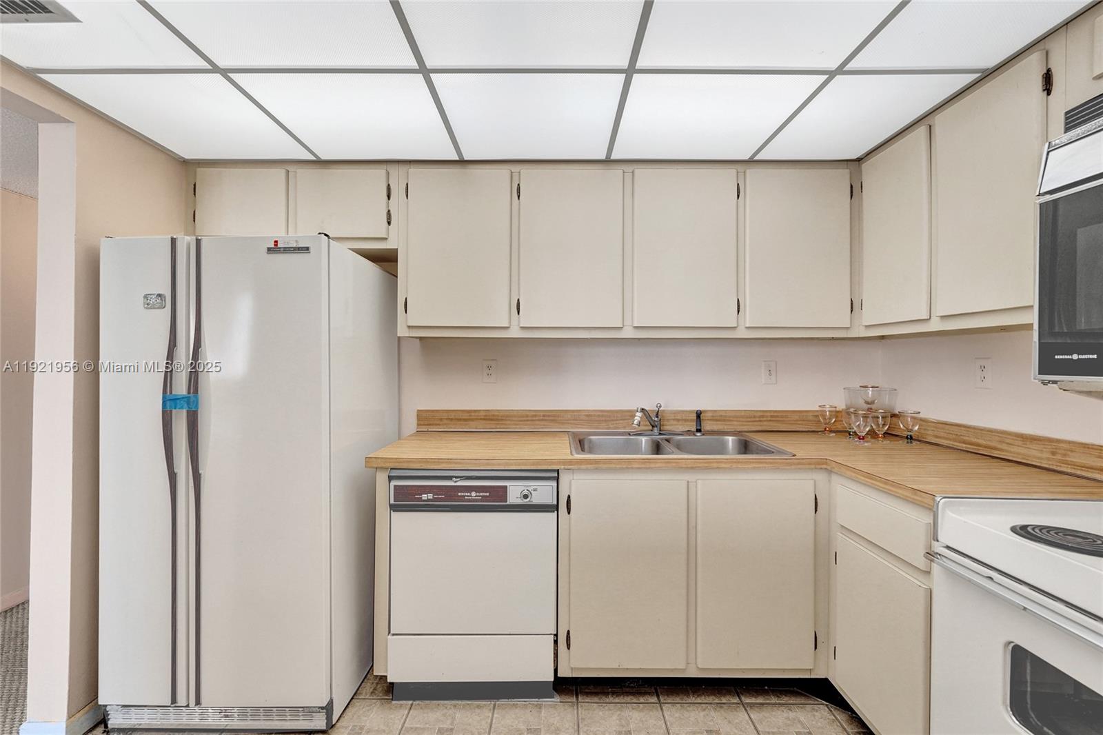 1715 0 / 1 762 sq. ft. $ 2025-11-28 0 foto