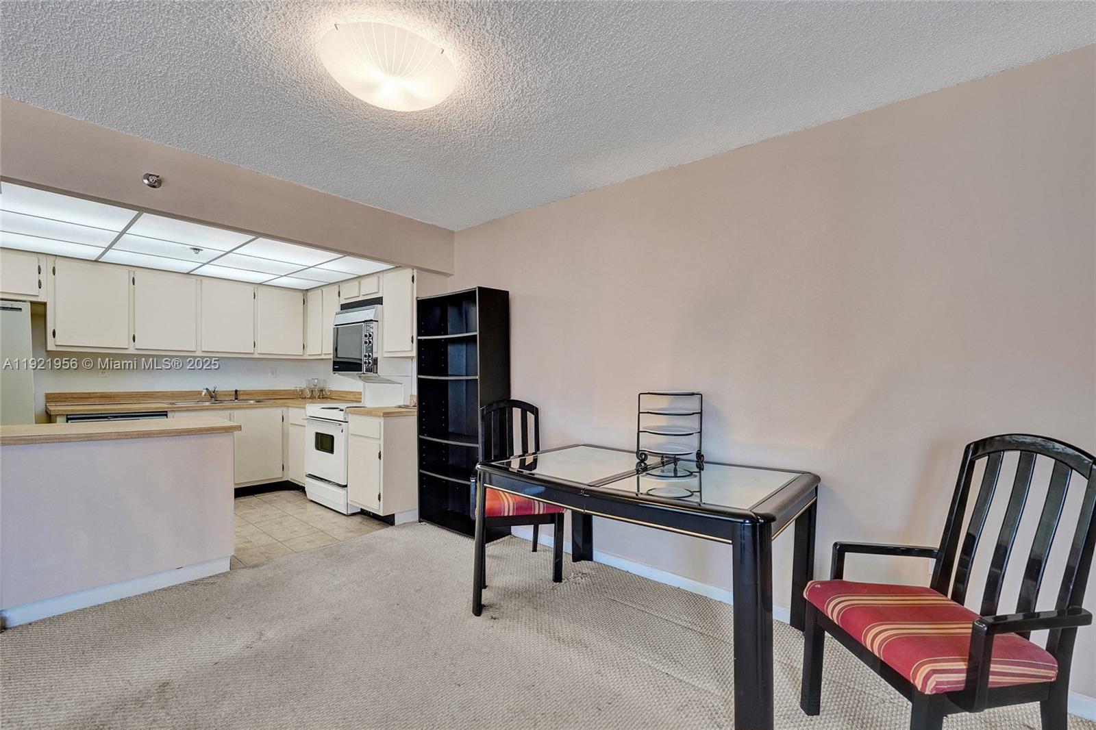 1715 0 / 1 762 sq. ft. $ 2025-11-28 0 foto