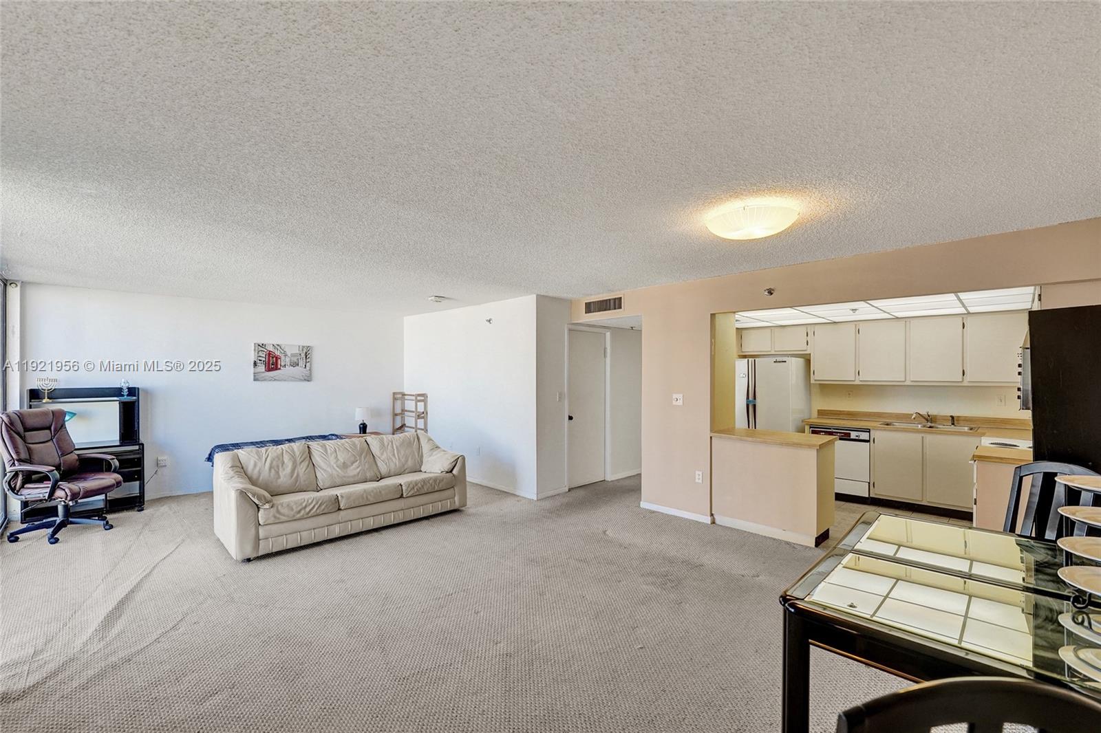 1715 0 / 1 762 sq. ft. $ 2025-11-28 0 foto