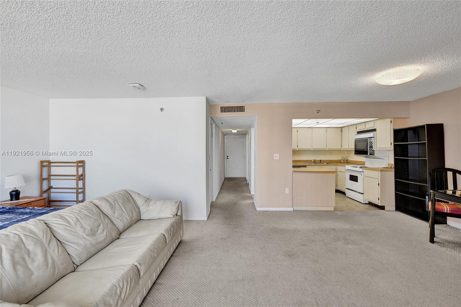 1715 0 / 1 762 sq. ft. $ 2025-11-28 0 foto