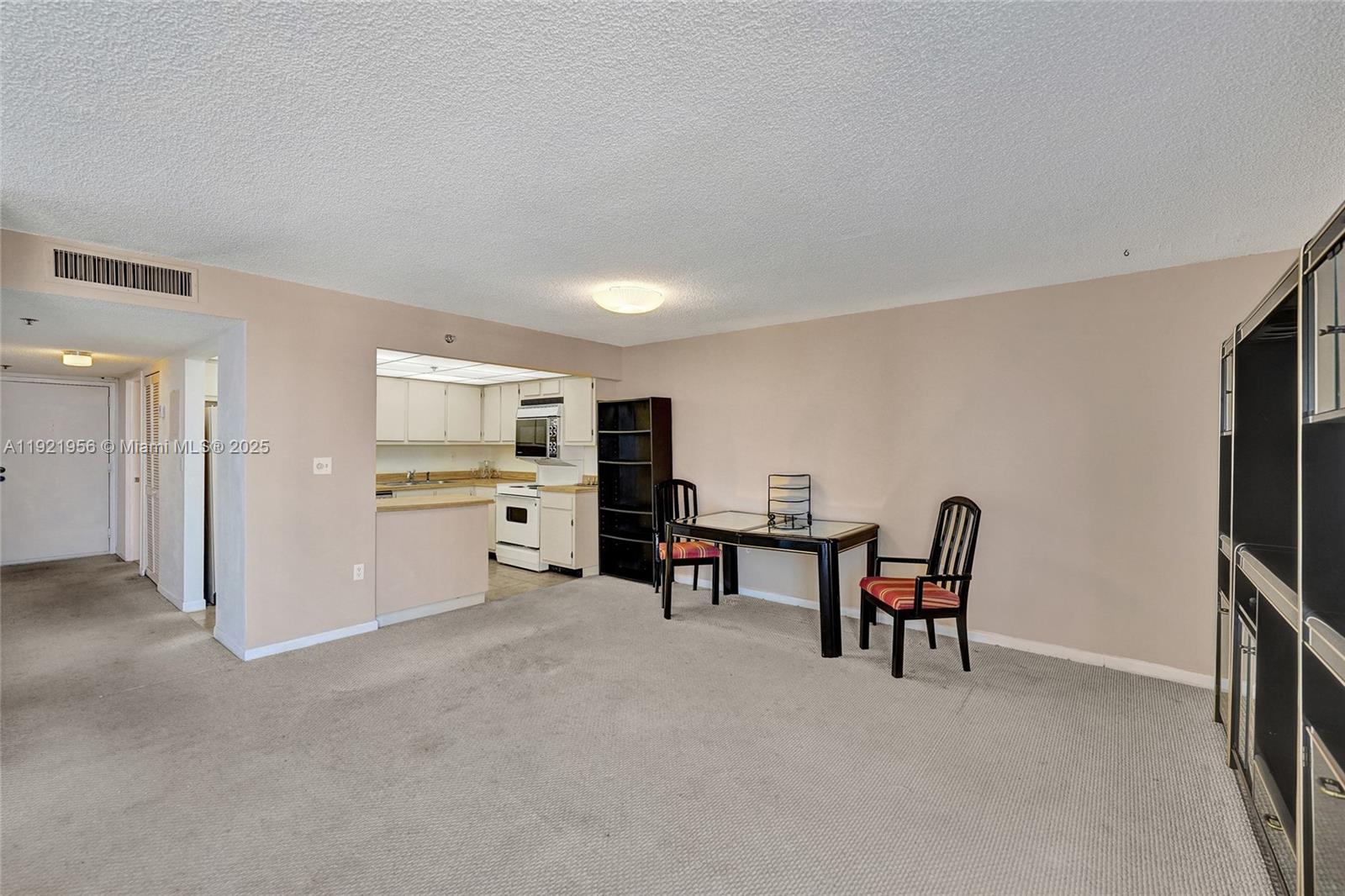 1715 0 / 1 762 sq. ft. $ 2025-11-28 0 foto