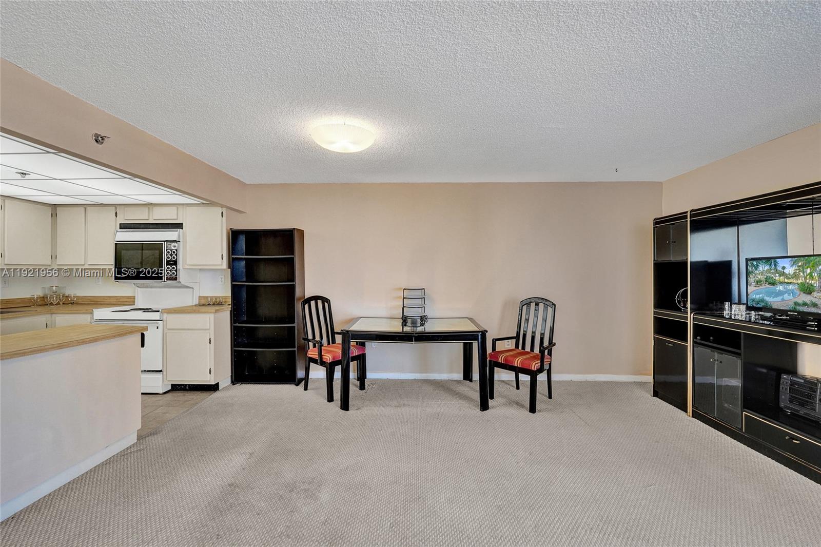 1715 0 / 1 762 sq. ft. $ 2025-11-28 0 foto