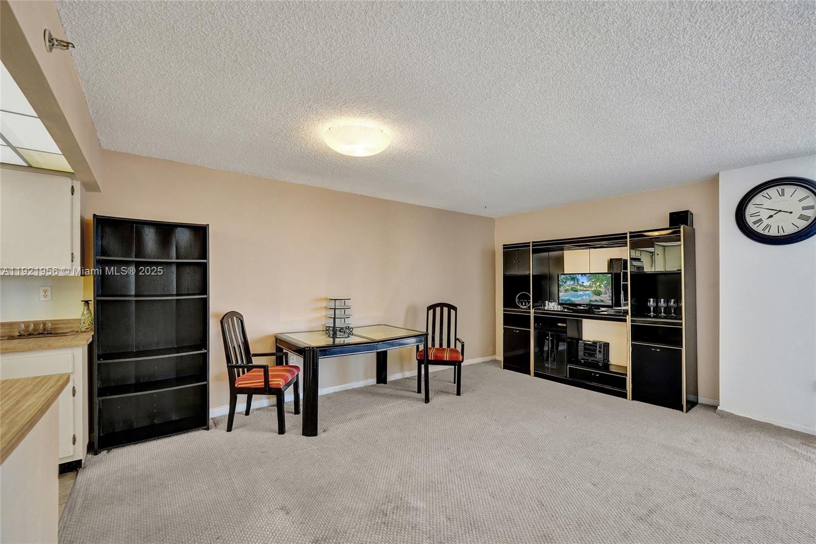 1715 0 / 1 762 sq. ft. $ 2025-11-28 0 foto