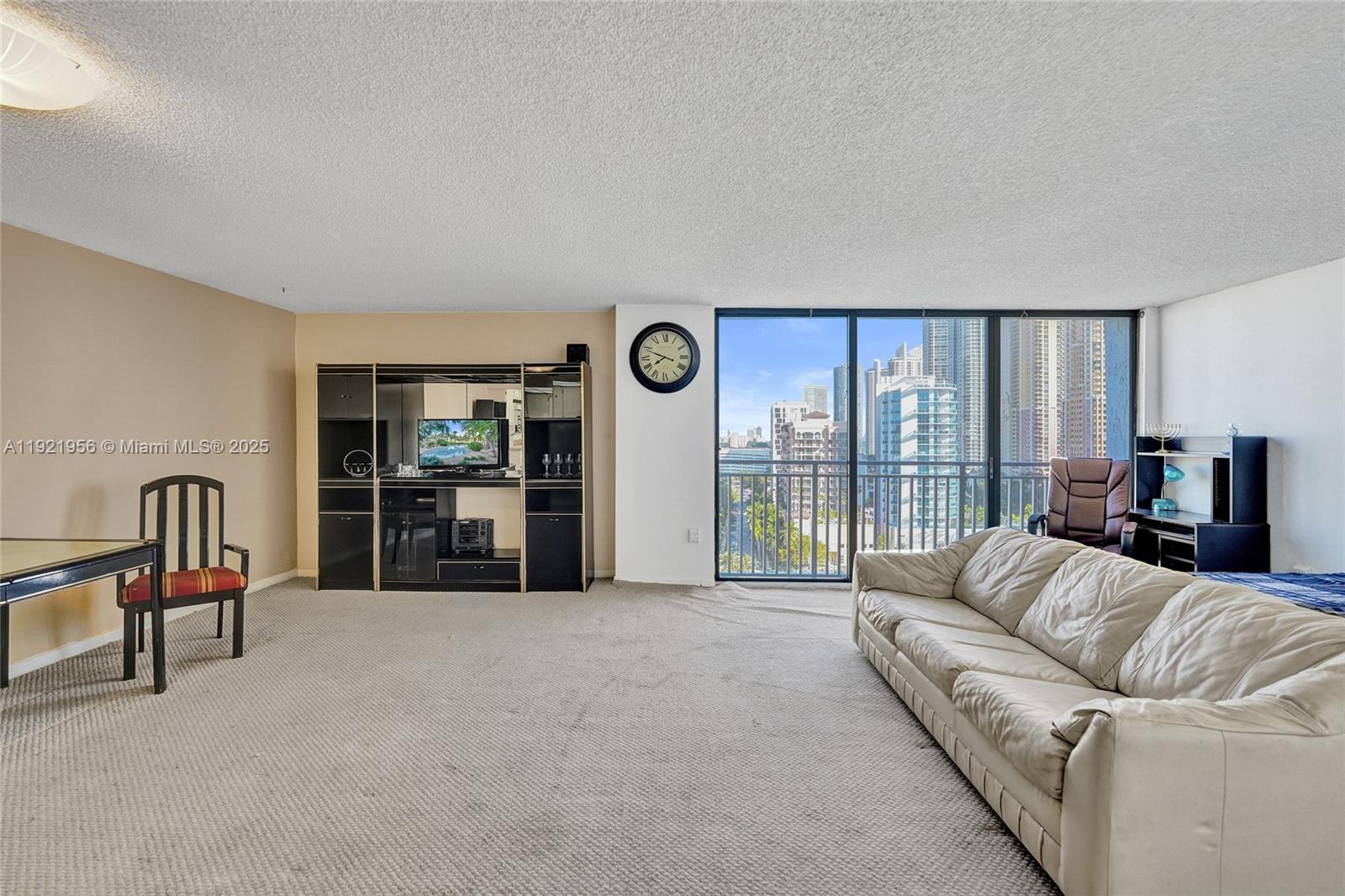 1715 0 / 1 762 sq. ft. $ 2025-11-28 0 foto