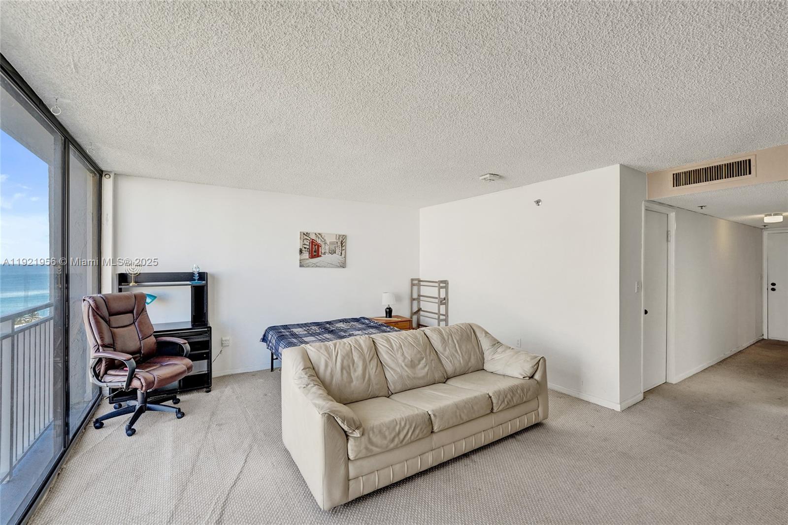 1715 0 / 1 762 sq. ft. $ 2025-11-28 0 foto