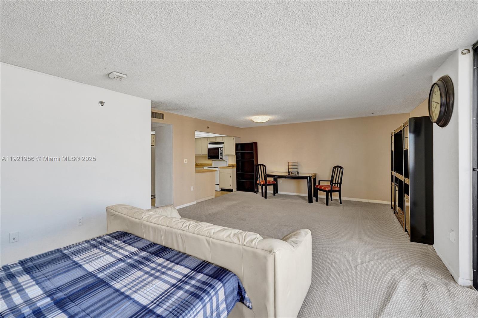 1715 0 / 1 762 sq. ft. $ 2025-11-28 0 foto