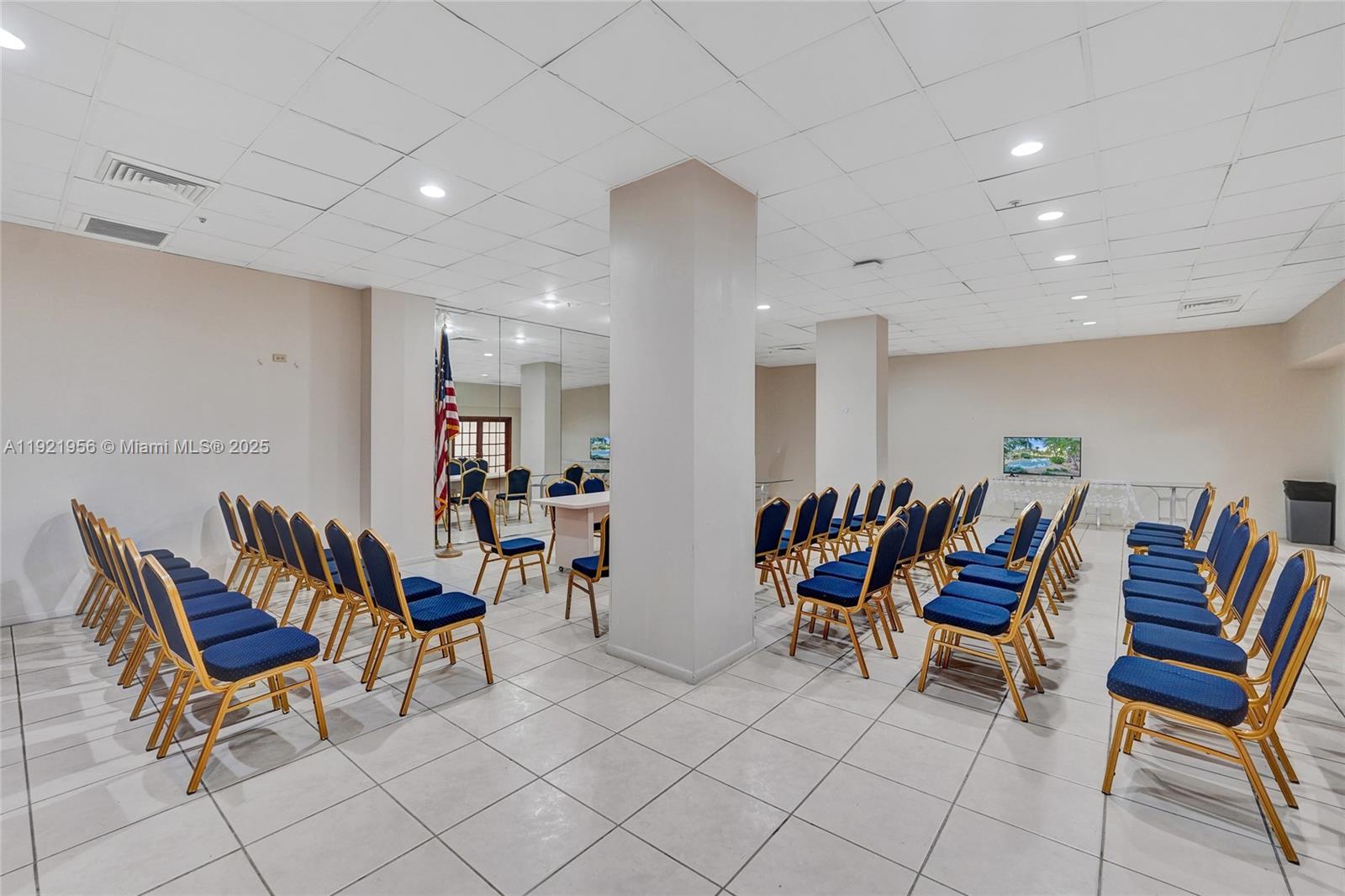 1715 0 / 1 762 sq. ft. $ 2025-11-28 0 foto