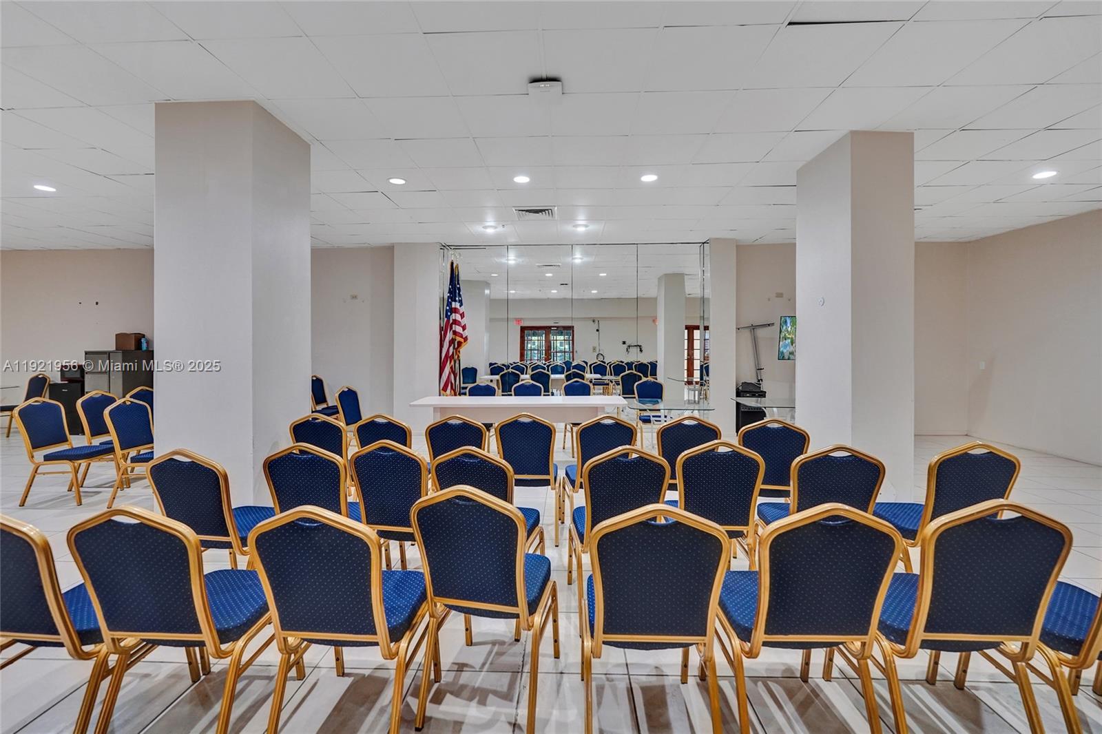 1715 0 / 1 762 sq. ft. $ 2025-11-28 0 foto