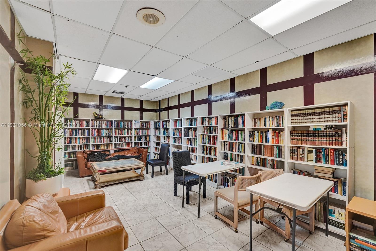 1715 0 / 1 762 sq. ft. $ 2025-11-28 0 foto