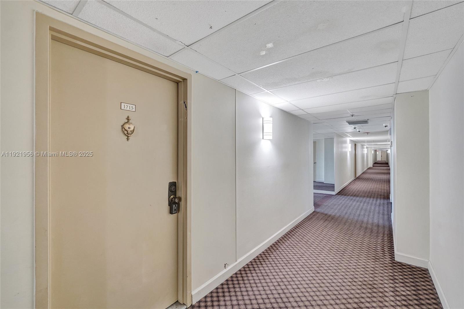 1715 0 / 1 762 sq. ft. $ 2025-11-28 0 foto