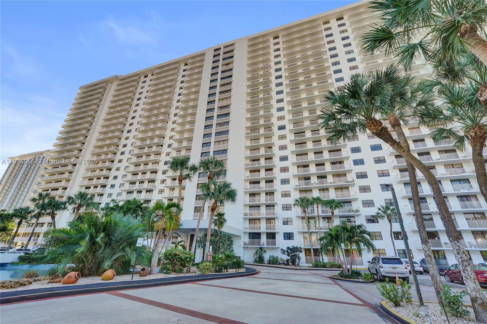 1715 0 / 1 762 sq. ft. $ 2025-11-28 0 foto