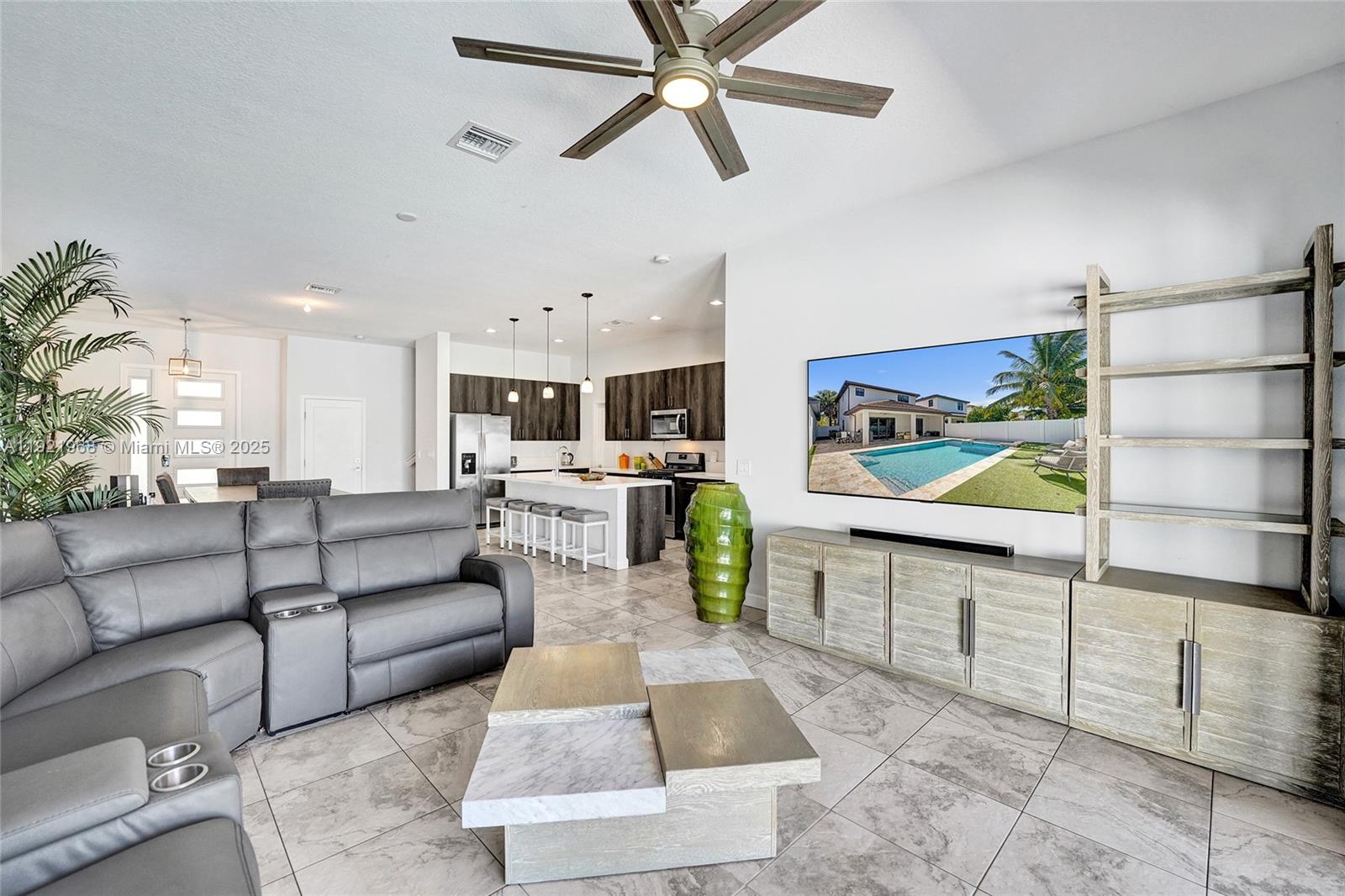 4947 3 / 3 2187 sq. ft. $ 2025-11-28 0 Photo