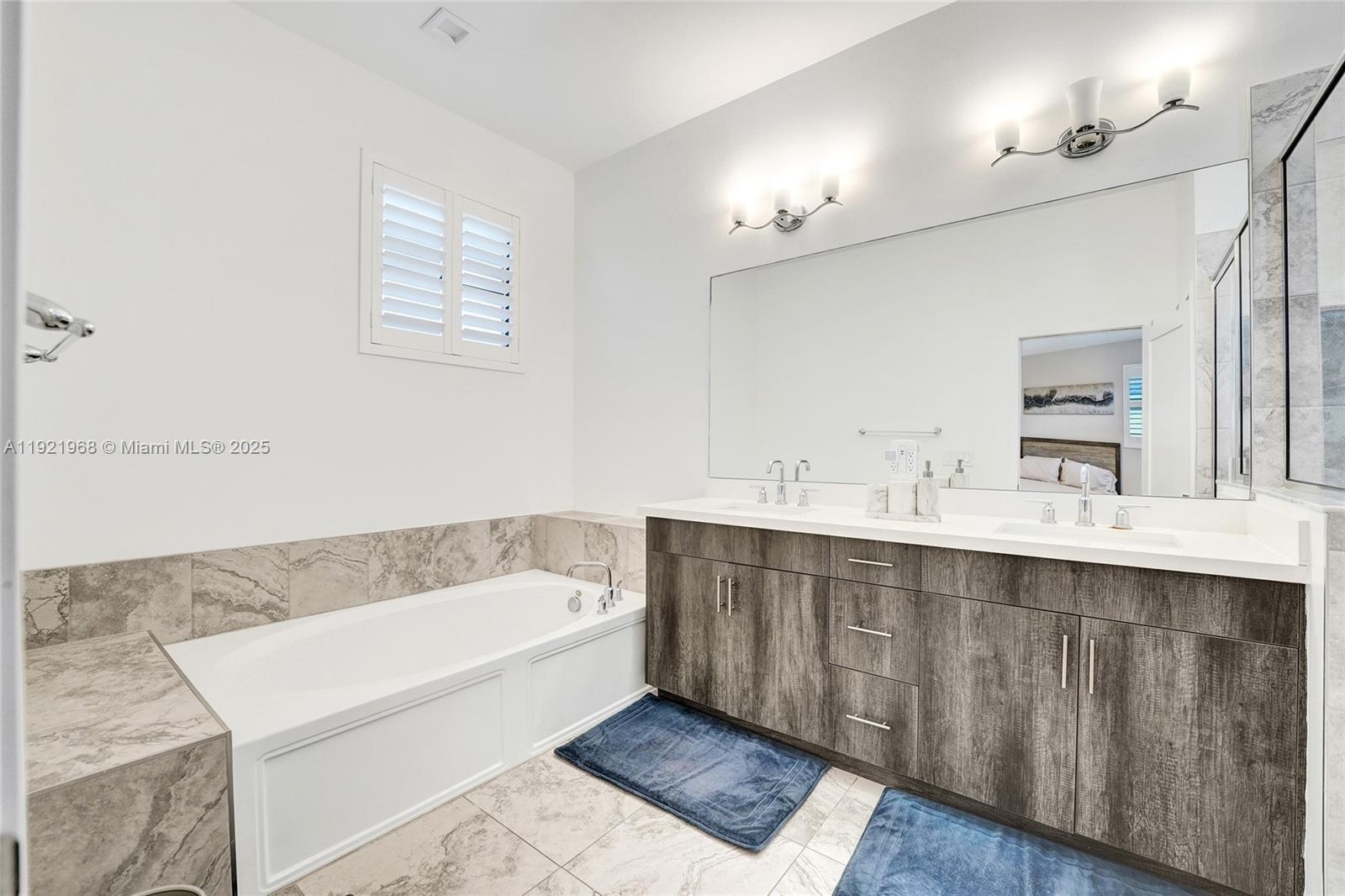 4947 3 / 3 2187 sq. ft. $ 2025-11-28 0 Photo