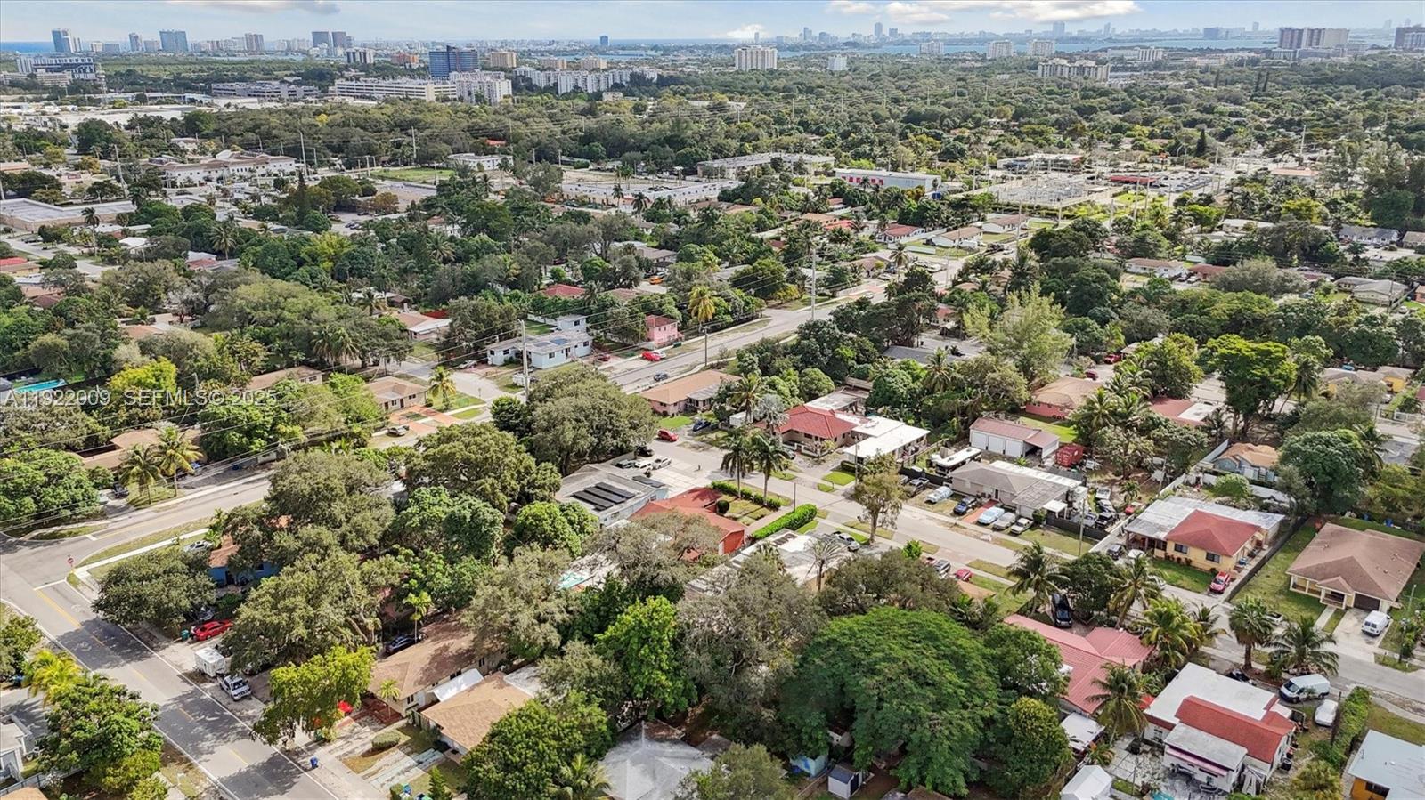   /   кв.футов $ 2025-11-28 0 Фото