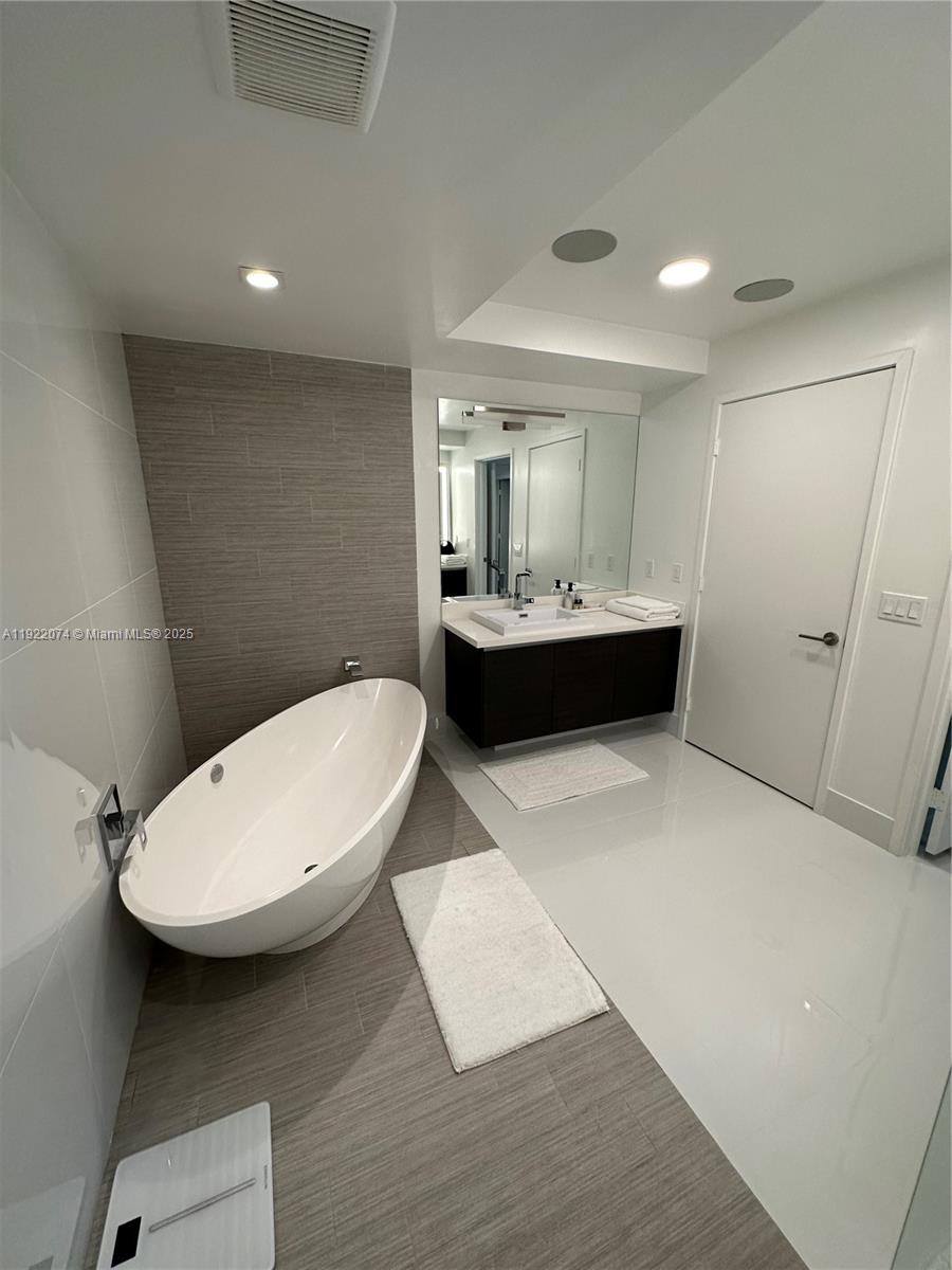 See details 5-2002 3 / 4 1892 sq. ft. $ 2025-11-28 0 Photo