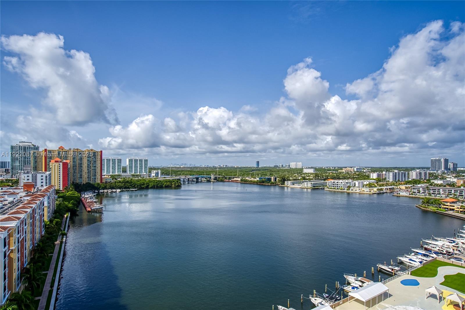 1704 3 / 3 1890 sq. ft. $ 2025-11-28 0 Photo