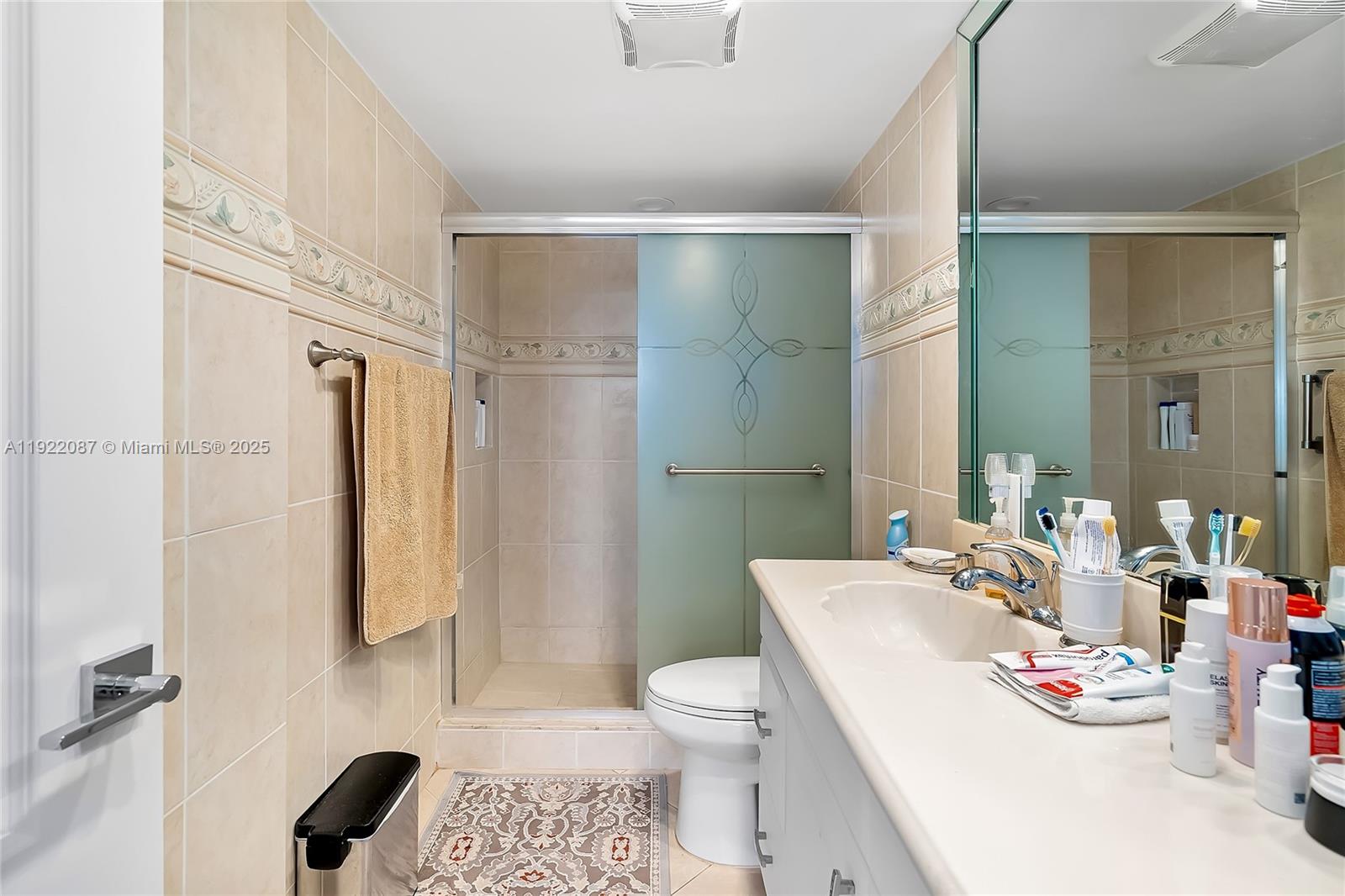 1704 3 / 3 1890 sq. ft. $ 2025-11-28 0 Photo