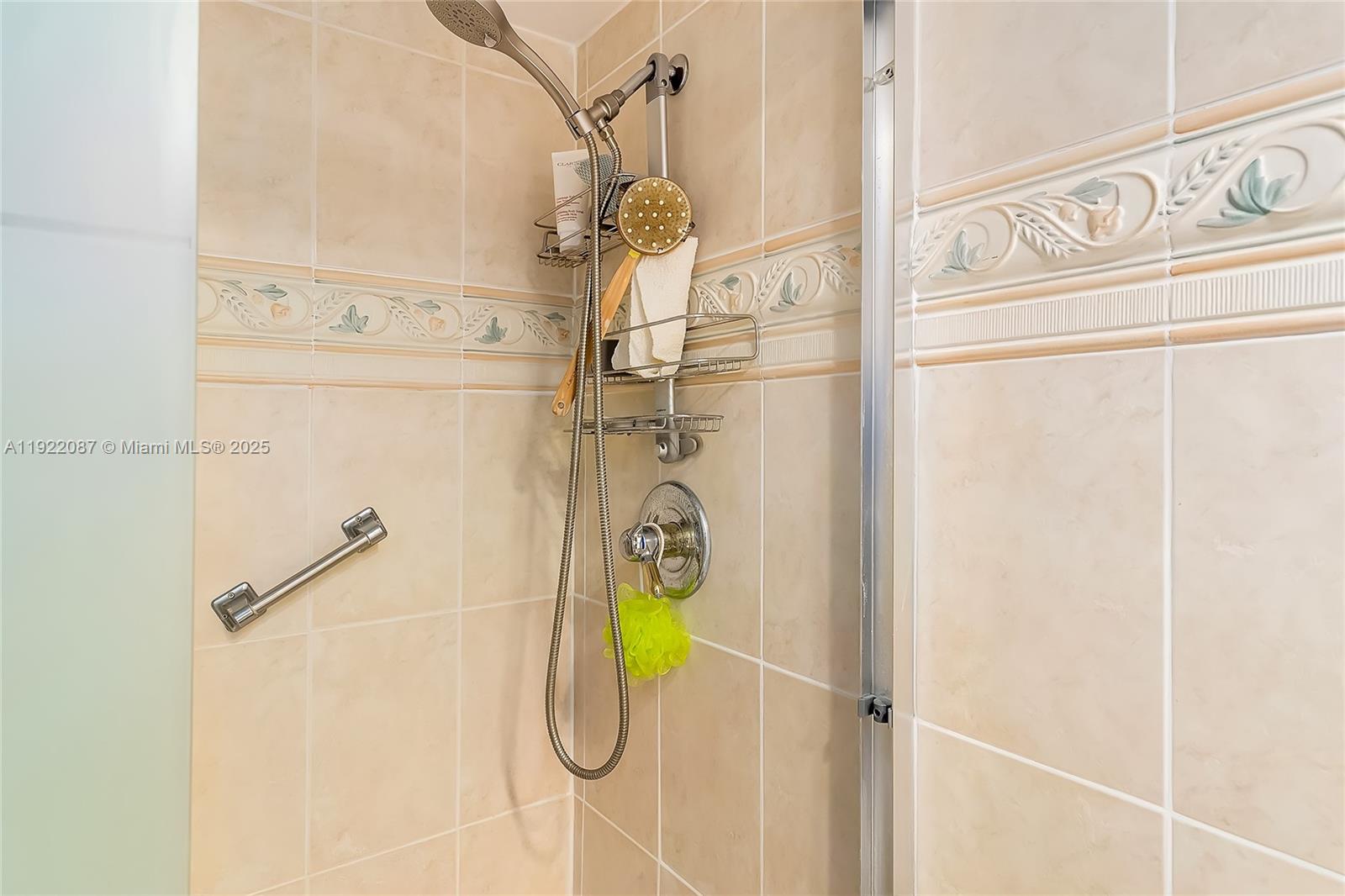 1704 3 / 3 1890 sq. ft. $ 2025-11-28 0 Photo