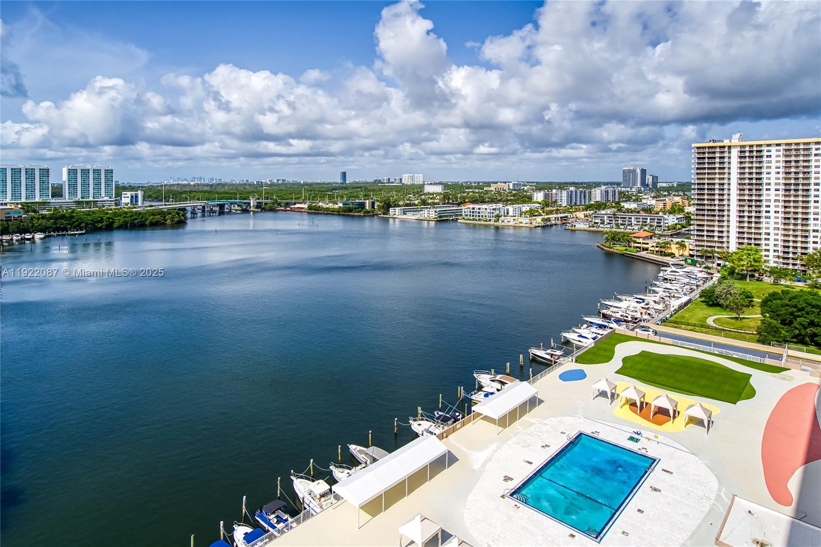 1704 3 / 3 1890 sq. ft. $ 2025-11-28 0 Photo