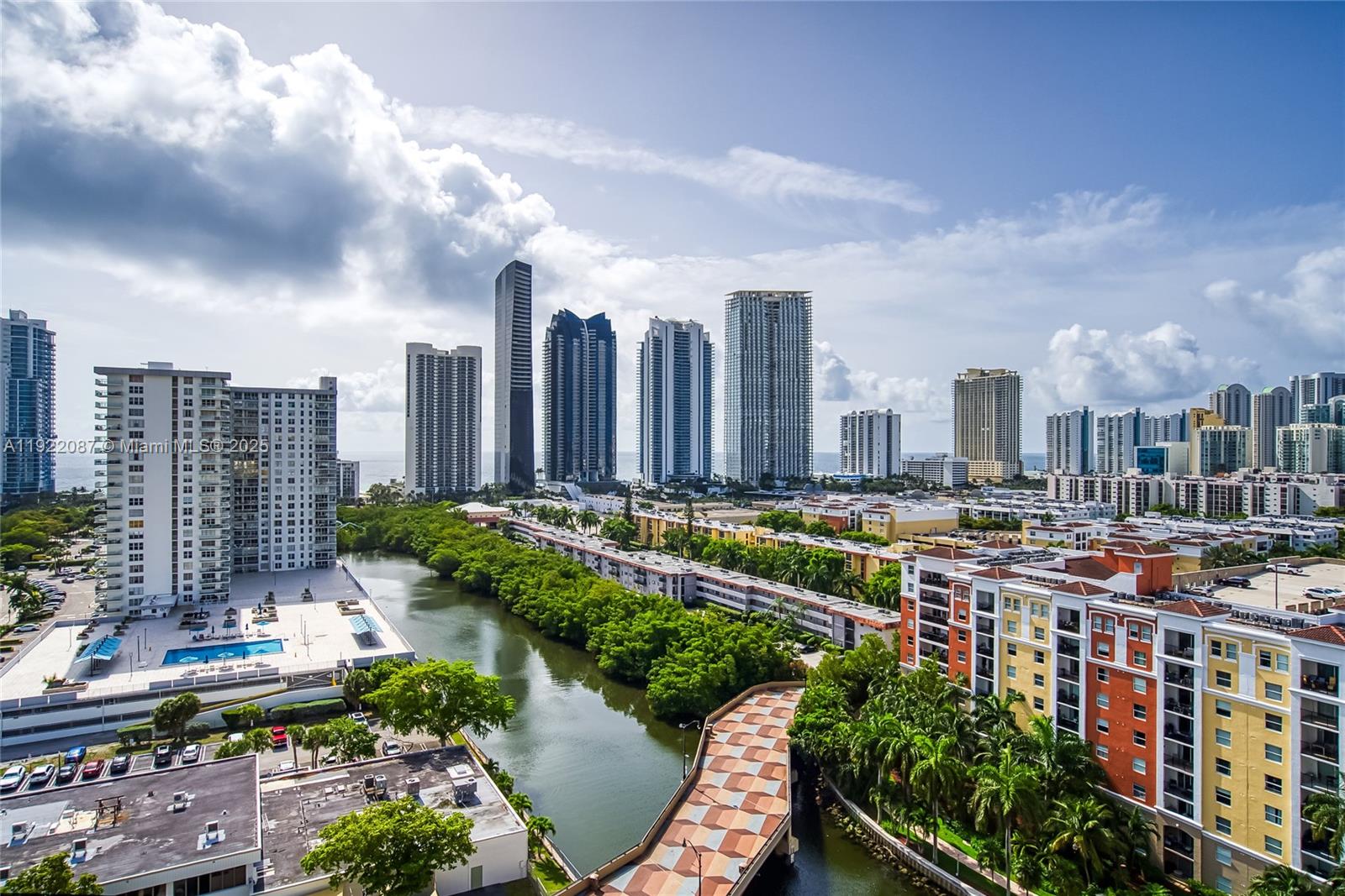 1704 3 / 3 1890 sq. ft. $ 2025-11-28 0 Photo