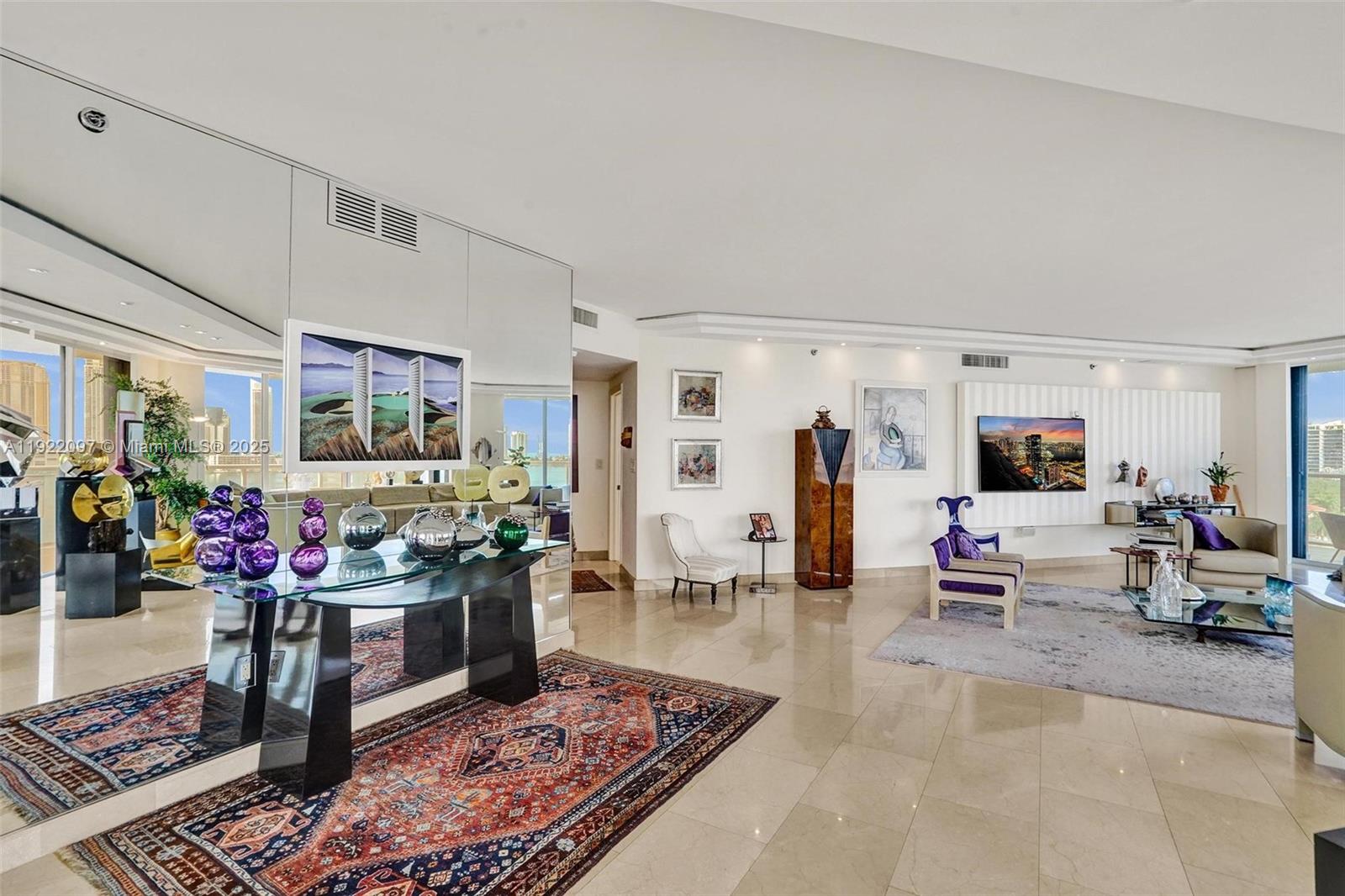 1007 2 / 2 2120 sq. ft. $ 2025-11-28 0 foto