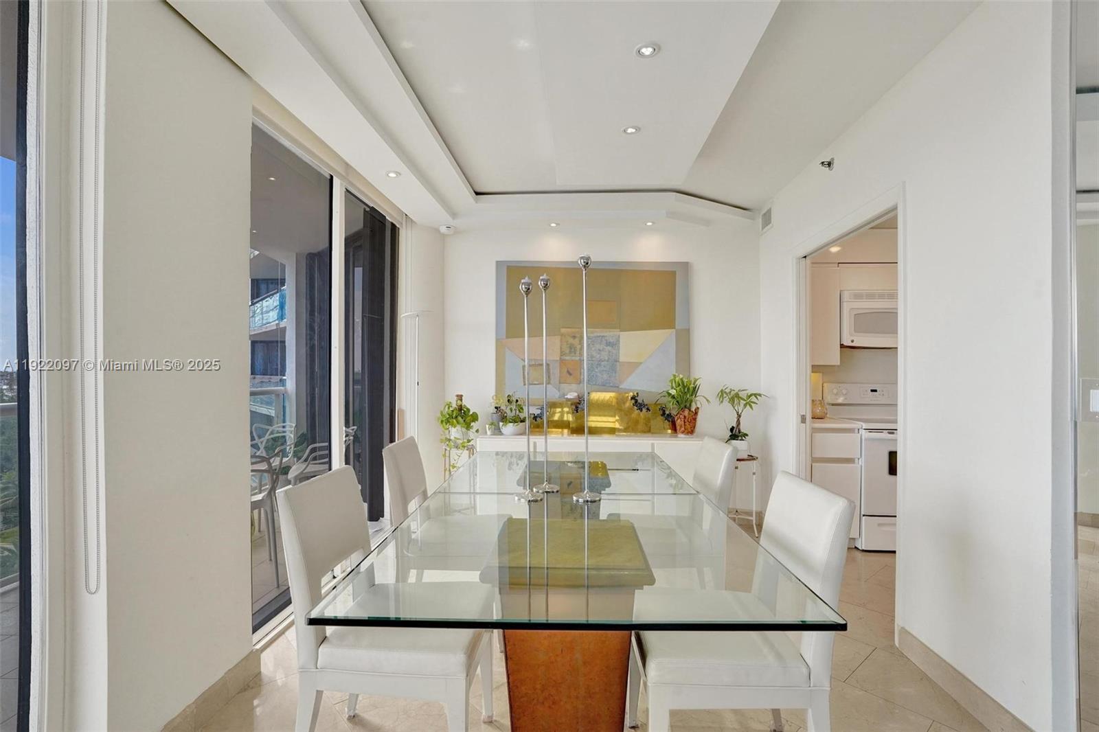 1007 2 / 2 2120 sq. ft. $ 2025-11-28 0 foto