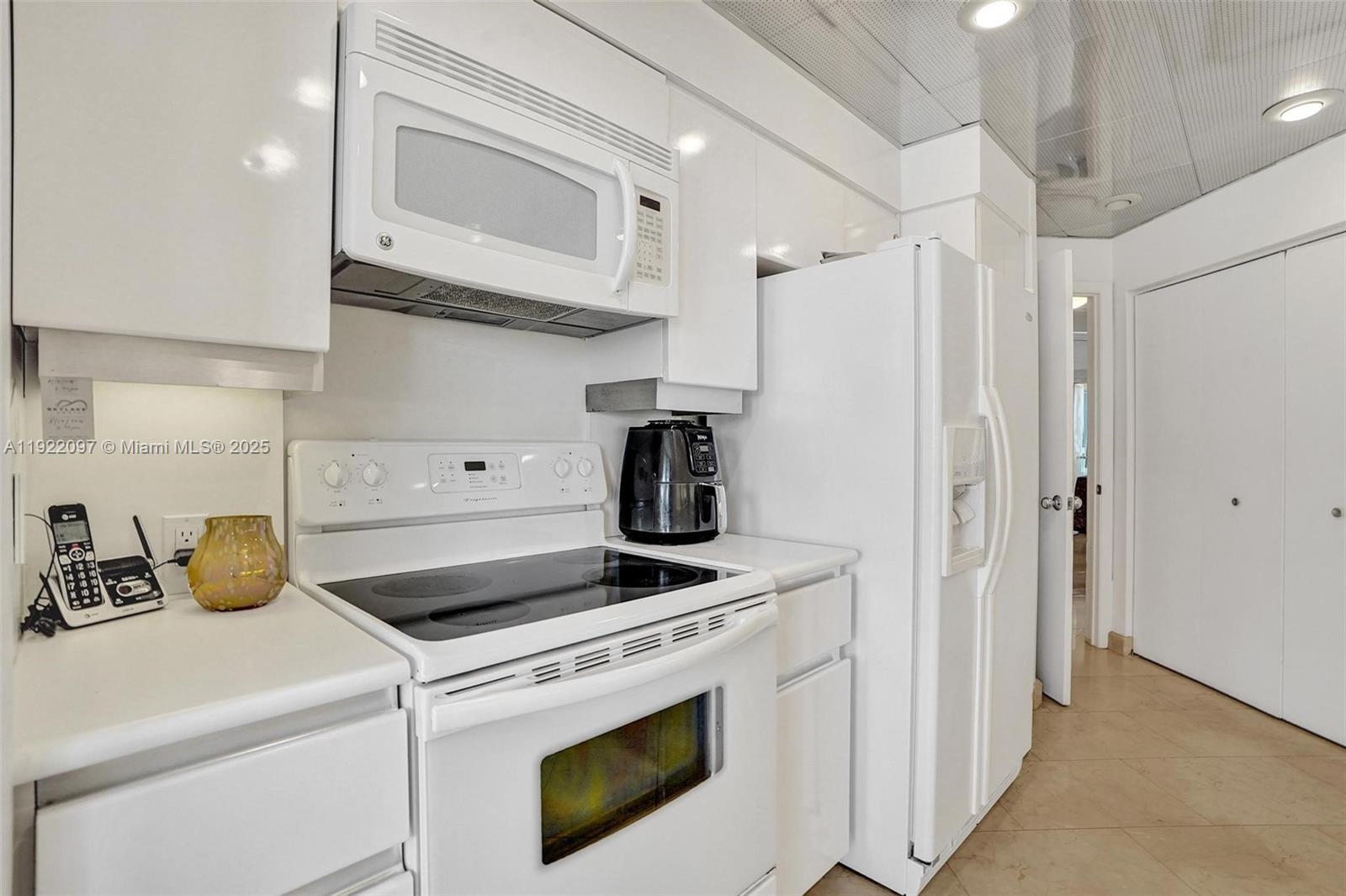 1007 2 / 2 2120 sq. ft. $ 2025-11-28 0 foto