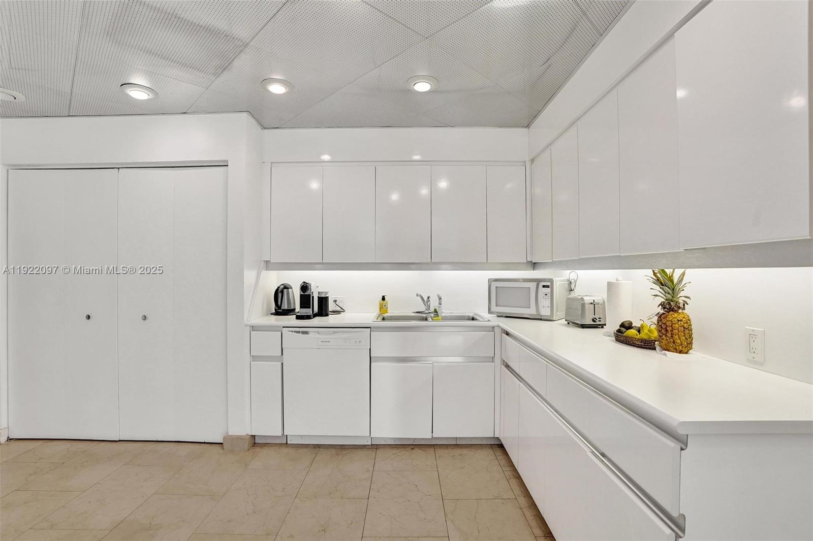 1007 2 / 2 2120 sq. ft. $ 2025-11-28 0 foto