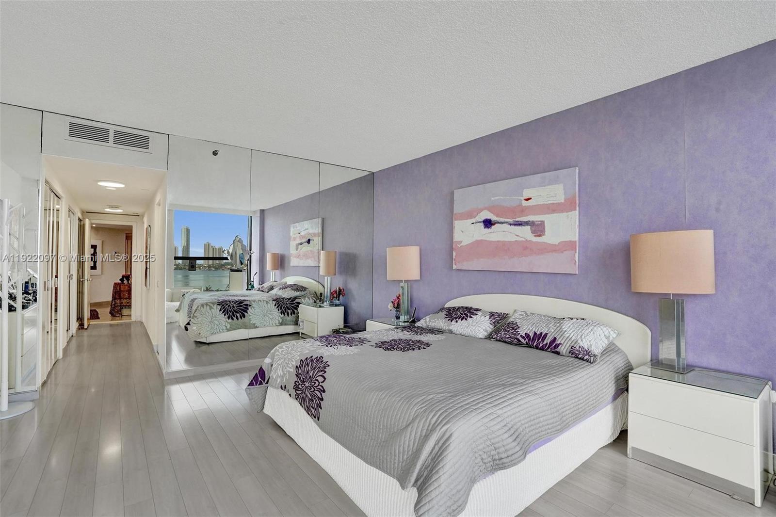 1007 2 / 2 2120 sq. ft. $ 2025-11-28 0 foto