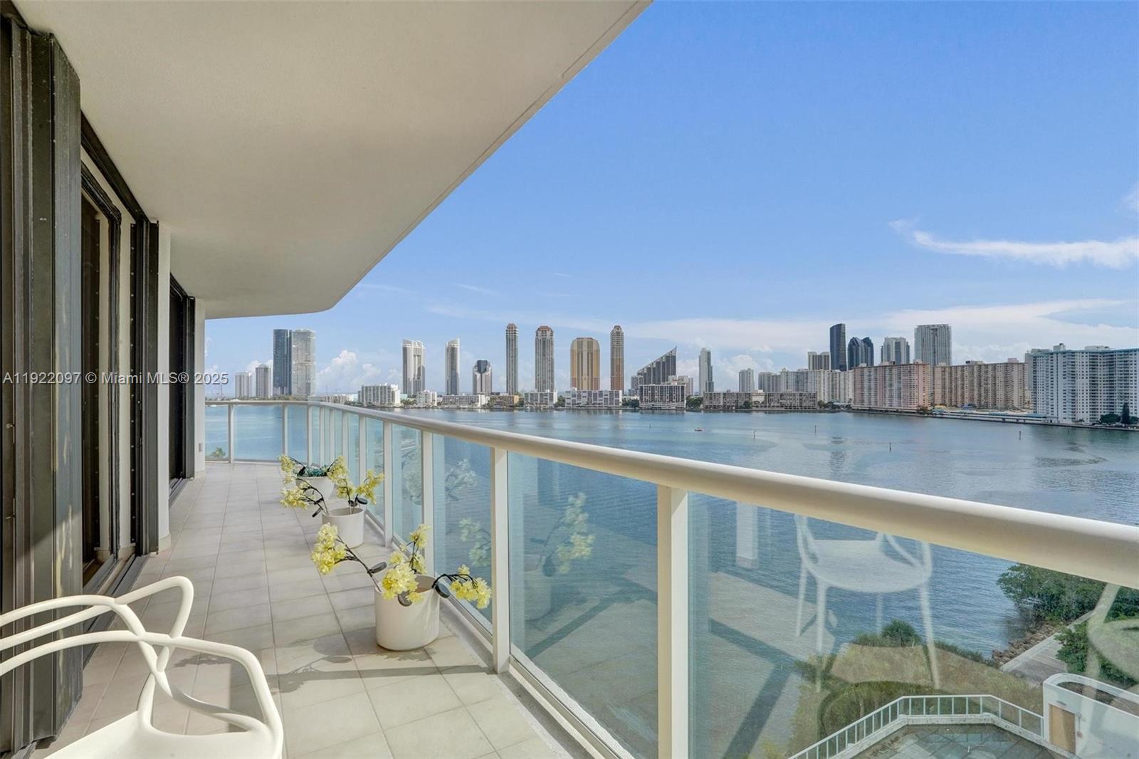 1007 2 / 2 2120 sq. ft. $ 2025-11-28 0 foto