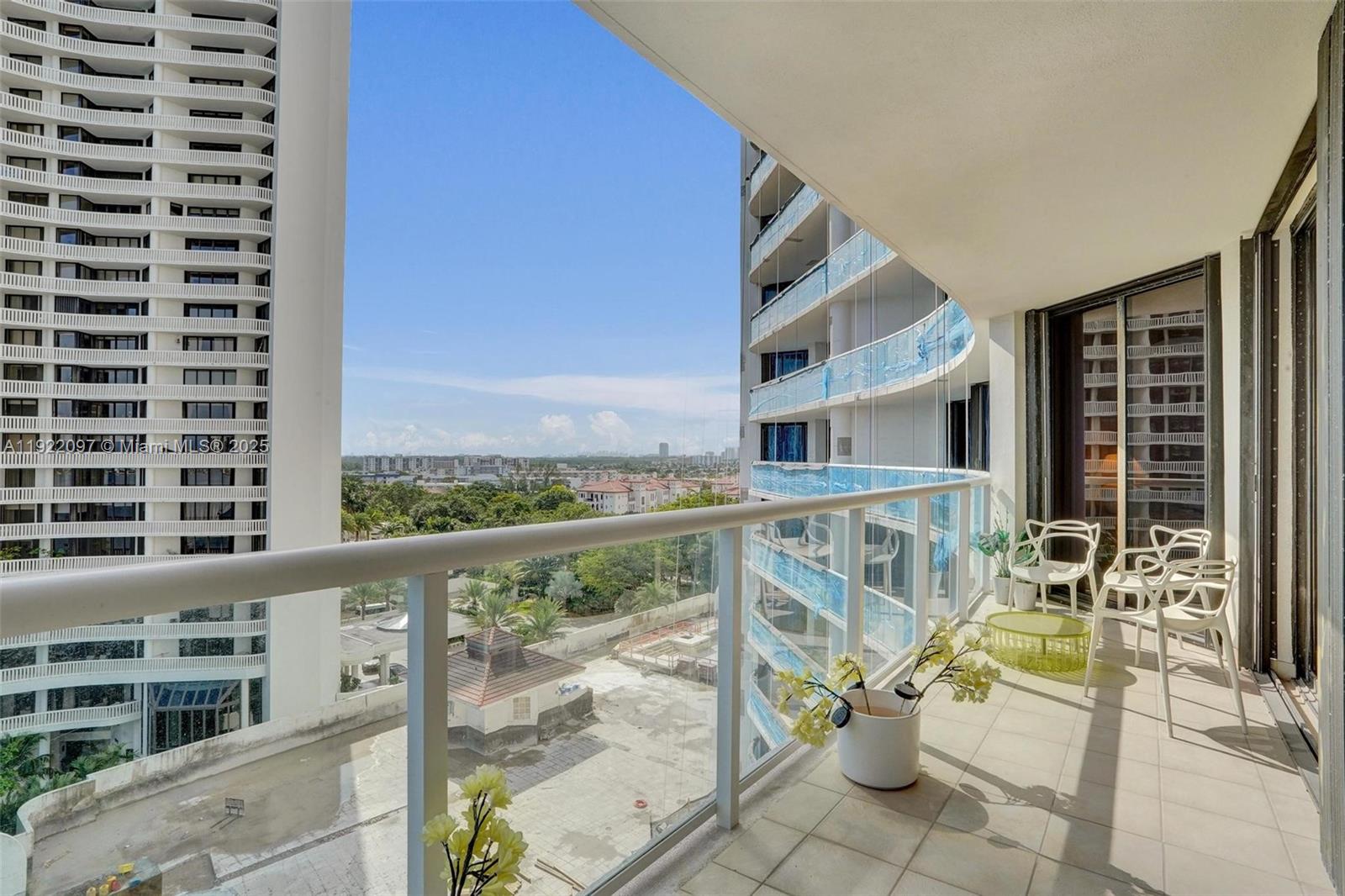 1007 2 / 2 2120 sq. ft. $ 2025-11-28 0 foto