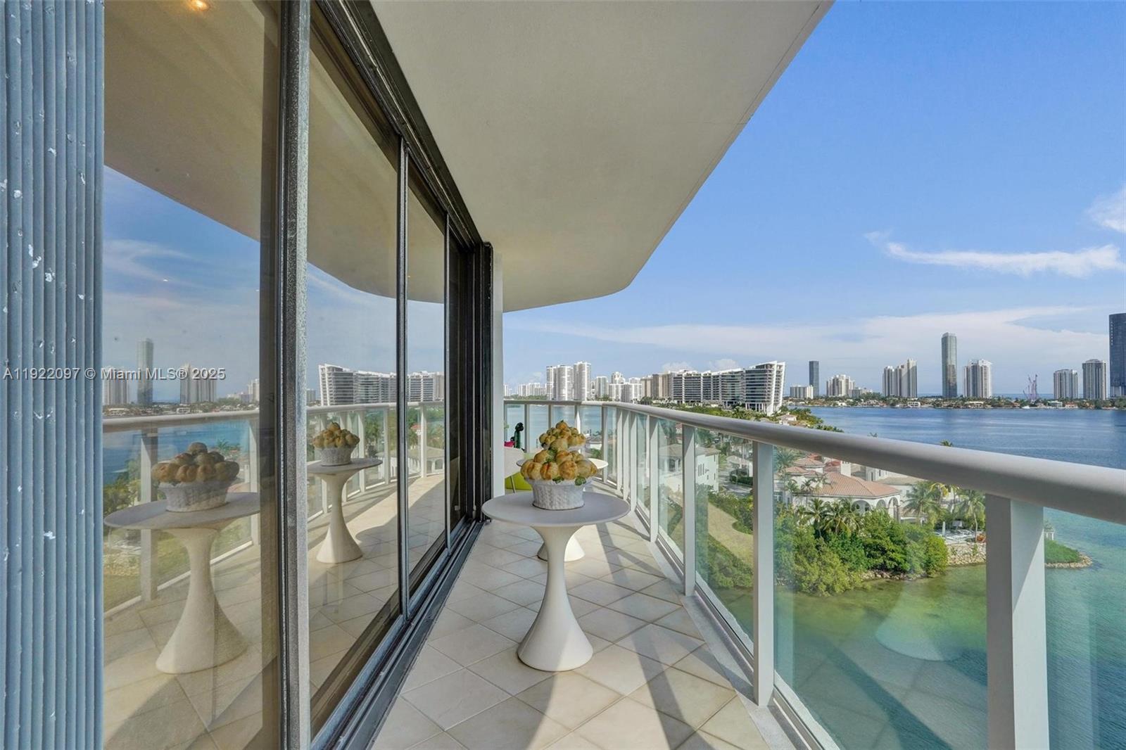 1007 2 / 2 2120 sq. ft. $ 2025-11-28 0 foto