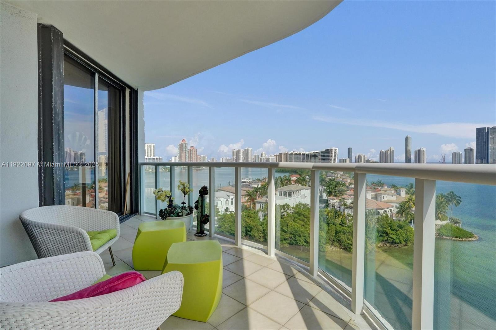 1007 2 / 2 2120 sq. ft. $ 2025-11-28 0 foto