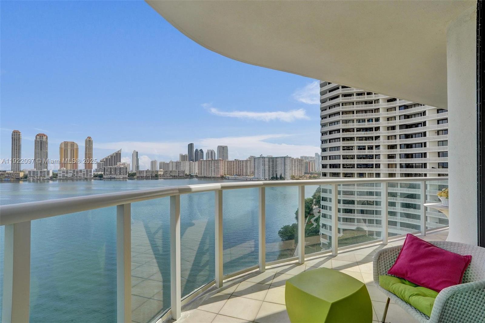 1007 2 / 2 2120 sq. ft. $ 2025-11-28 0 foto