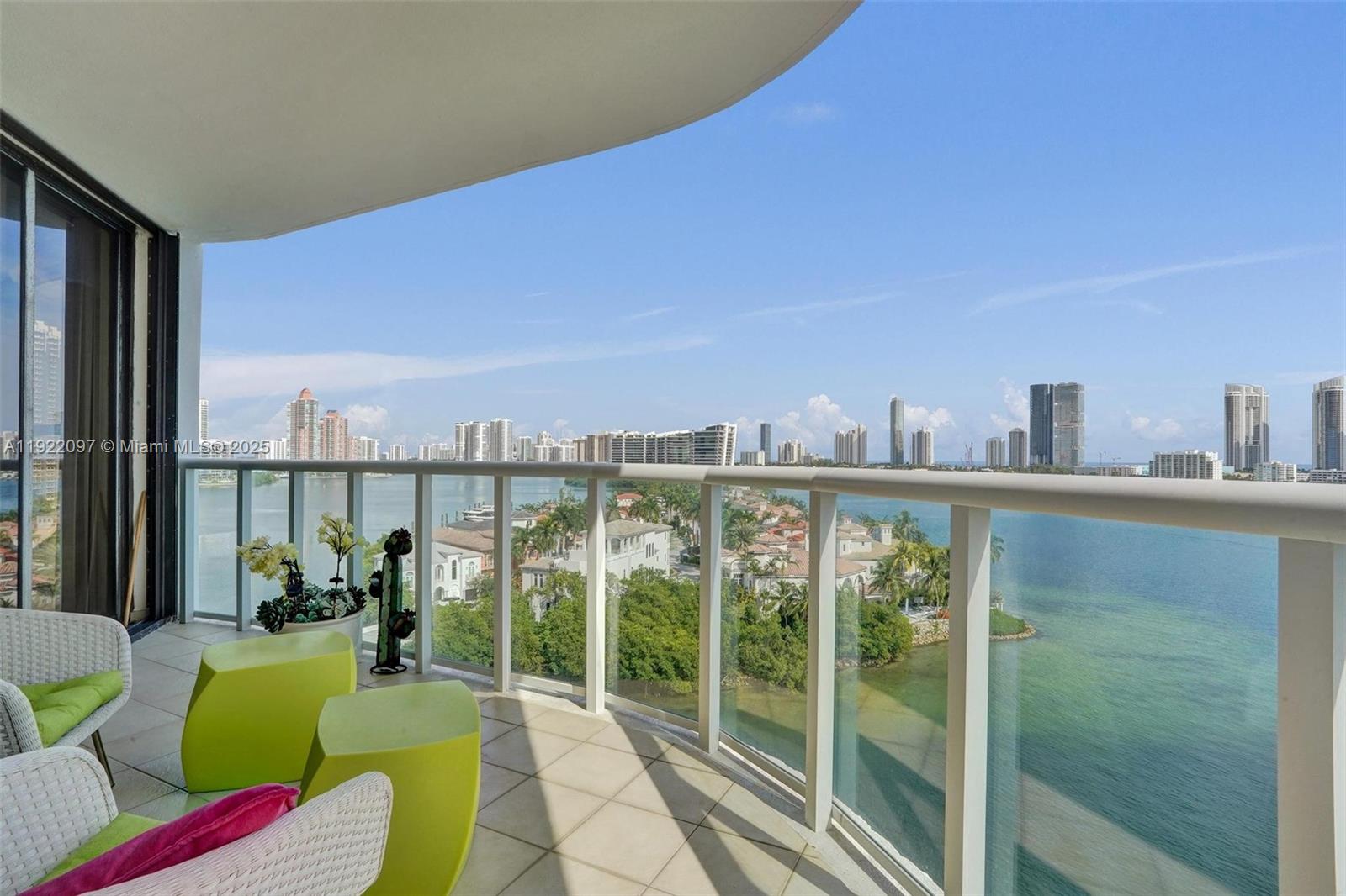 1007 2 / 2 2120 sq. ft. $ 2025-11-28 0 foto