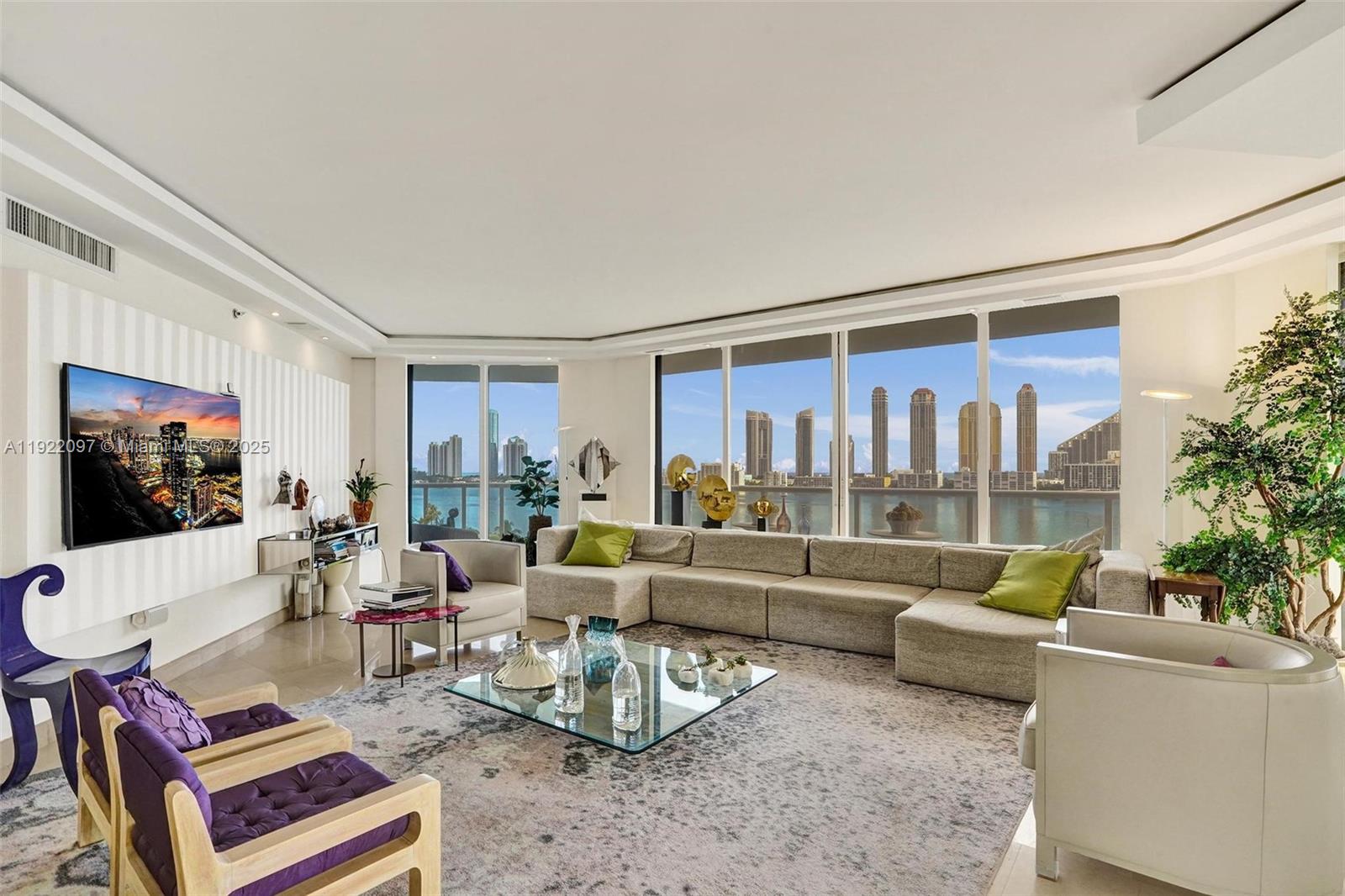 1007 2 / 2 2120 sq. ft. $ 2025-11-28 0 foto