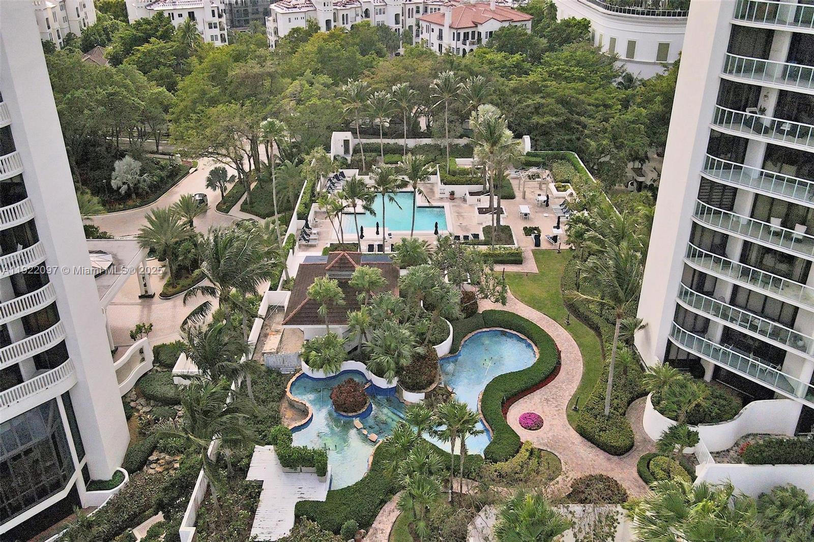 1007 2 / 2 2120 sq. ft. $ 2025-11-28 0 foto