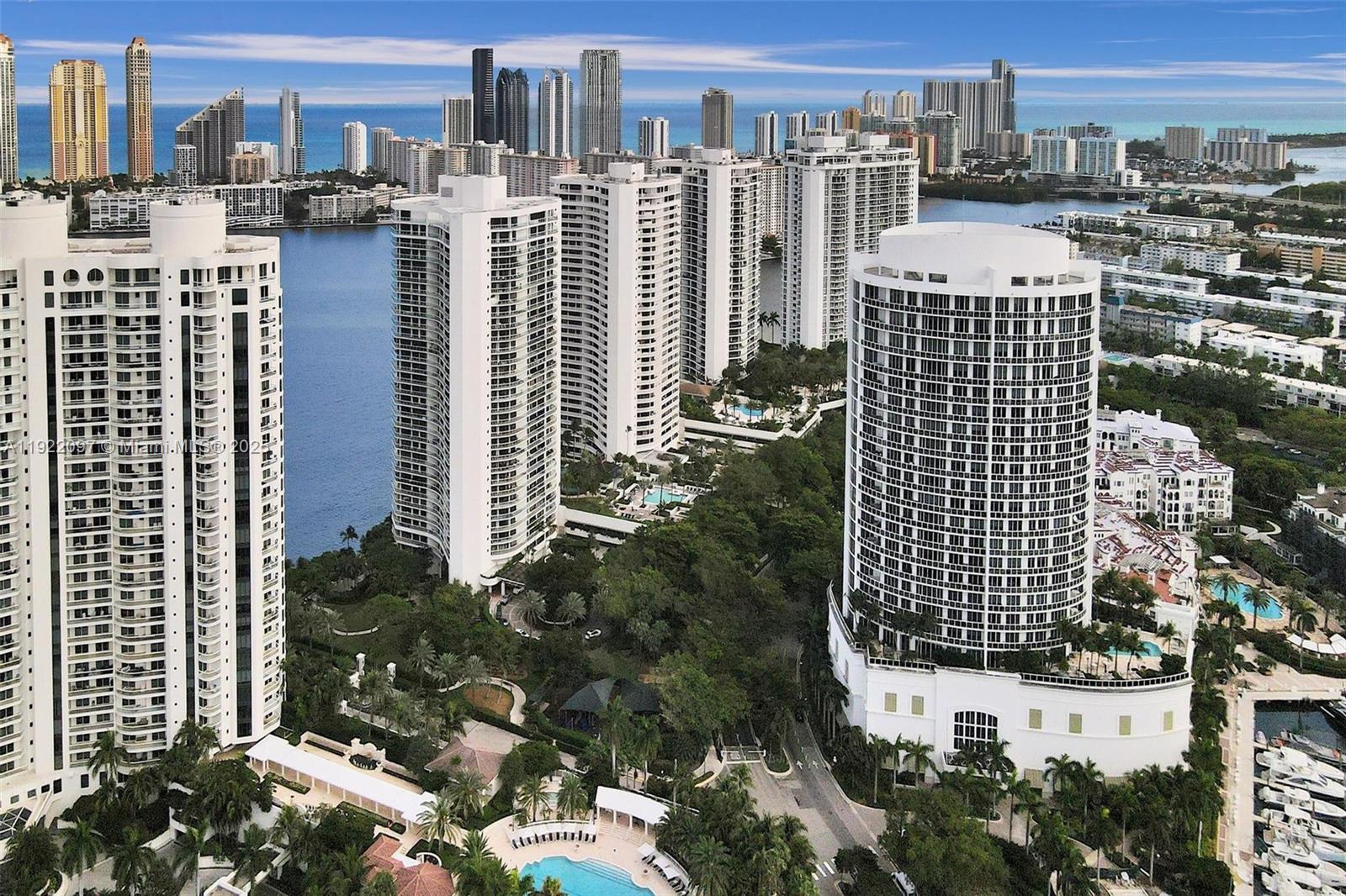 1007 2 / 2 2120 sq. ft. $ 2025-11-28 0 foto