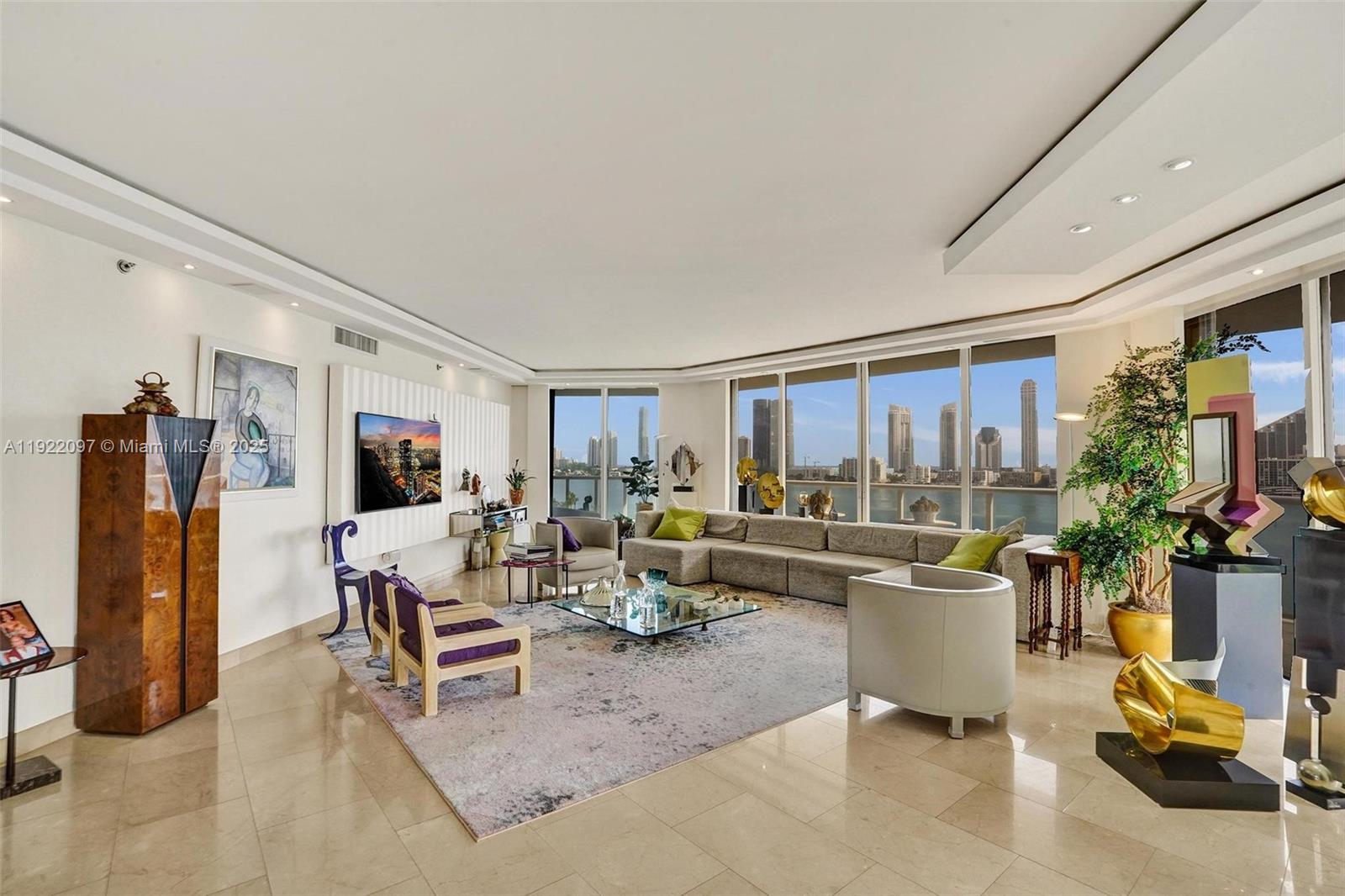 1007 2 / 2 2120 sq. ft. $ 2025-11-28 0 foto