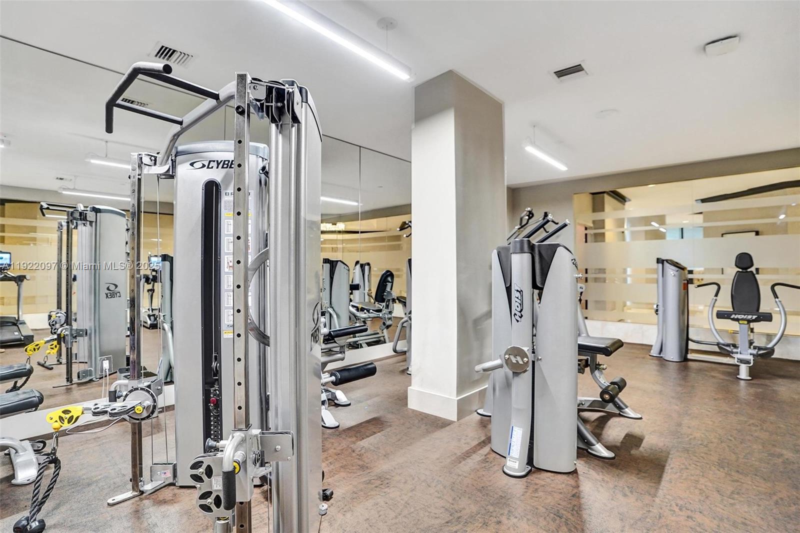 1007 2 / 2 2120 sq. ft. $ 2025-11-28 0 foto